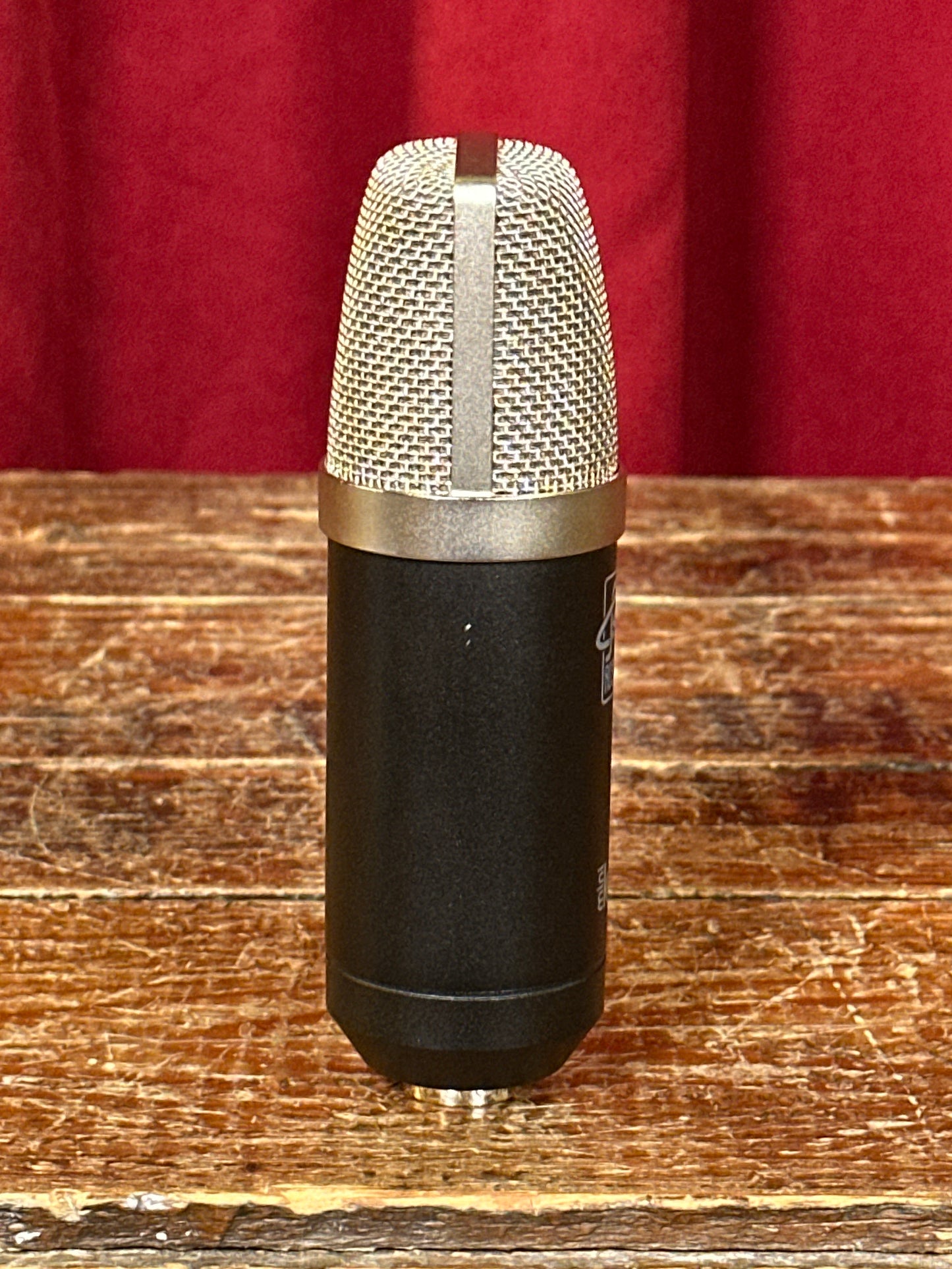 Roswell Mini K47 Condenser Microphone w/ Shockmount & Case 1 of 2