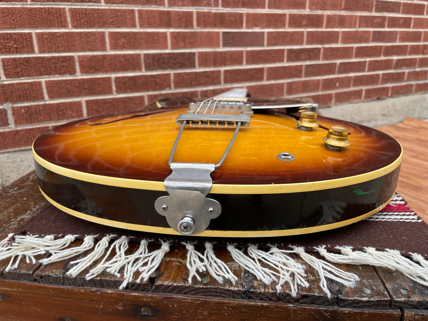 1962 Gibson ES-330T Hollowbody Electric Guitar Sunburst ES330