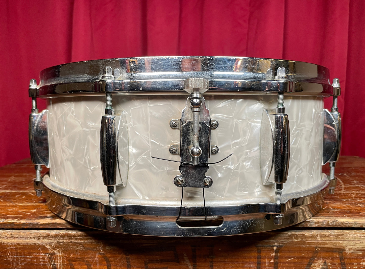 1960s Gretsch No. 4157 5.5x14 Snare Drum White Marine Pearl Round Badge