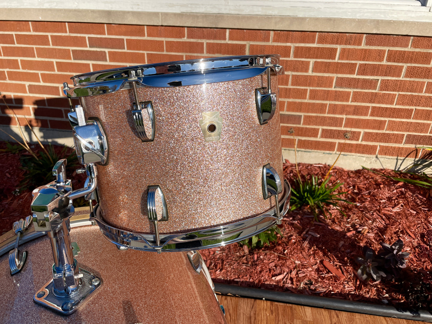 Ludwig Classic Maple Fab Outfit Drum Set Champagne Sparkle 22/13/16