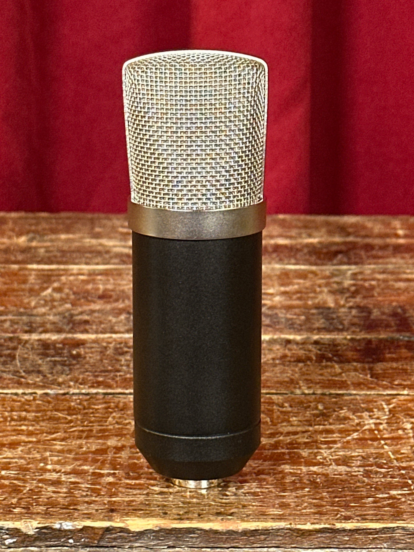 Roswell Mini K47 Condenser Microphone w/ Shockmount & Case 1 of 2