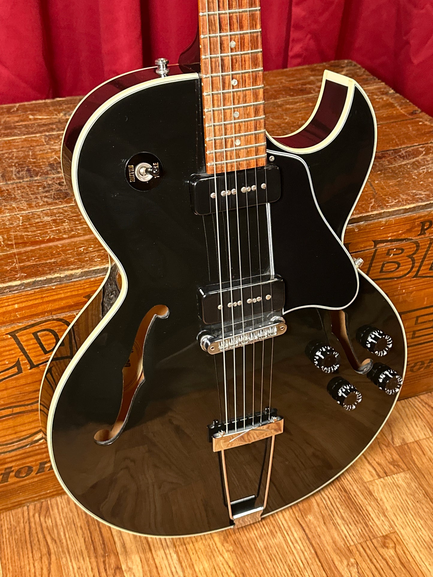 1996 Gibson ES-135 Semi Hollowbody Electric Guitar Black P-100 Pickups w/ HSC