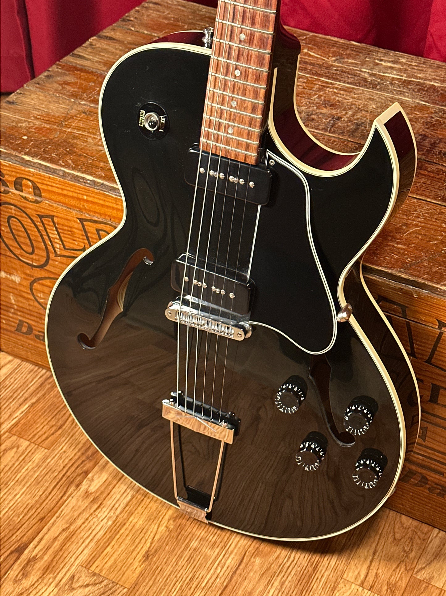 1996 Gibson ES-135 Semi Hollowbody Electric Guitar Black P-100 Pickups w/ HSC