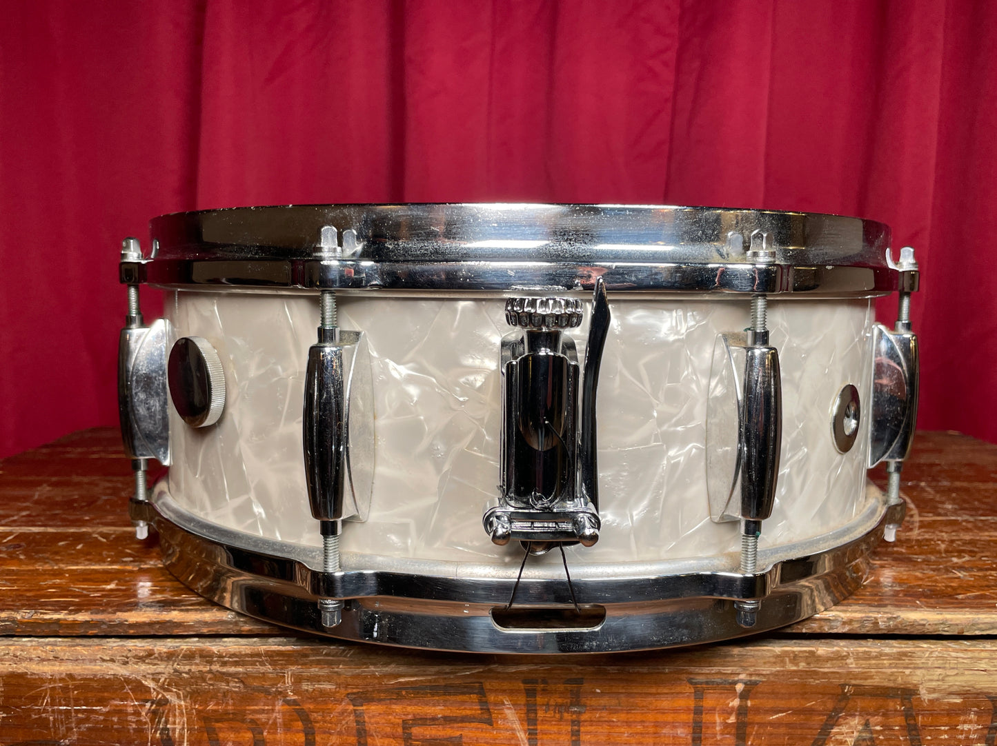 1960s Gretsch No. 4157 5.5x14 Snare Drum White Marine Pearl Round Badge