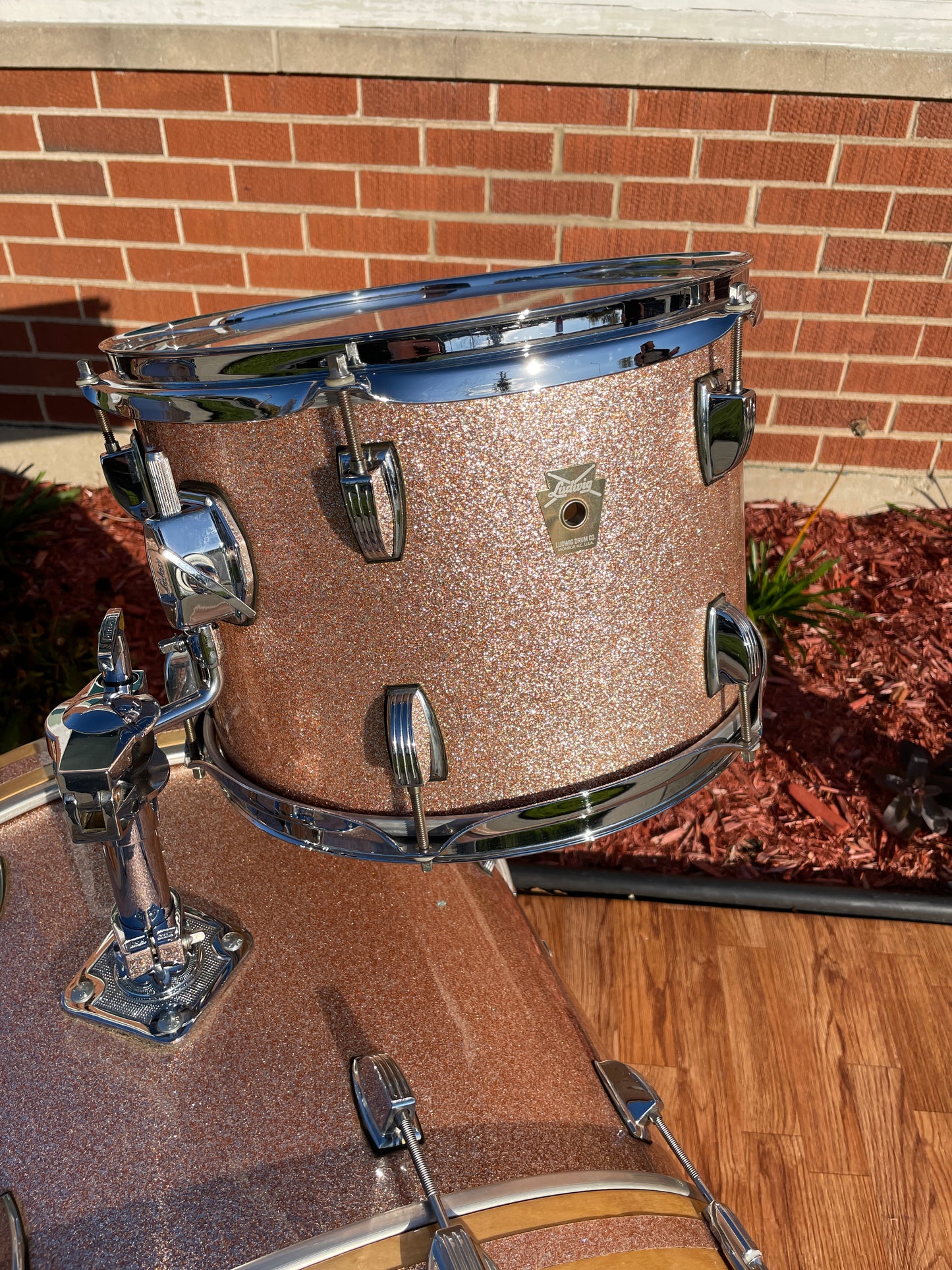 Ludwig Classic Maple Fab Outfit Drum Set Champagne Sparkle 22/13/16
