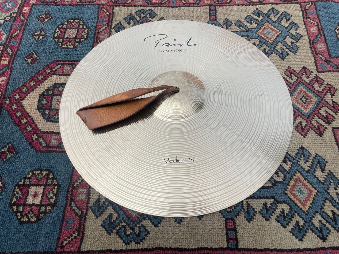 18" Paiste Signature Medium Symphonic Hand Cymbal Pair