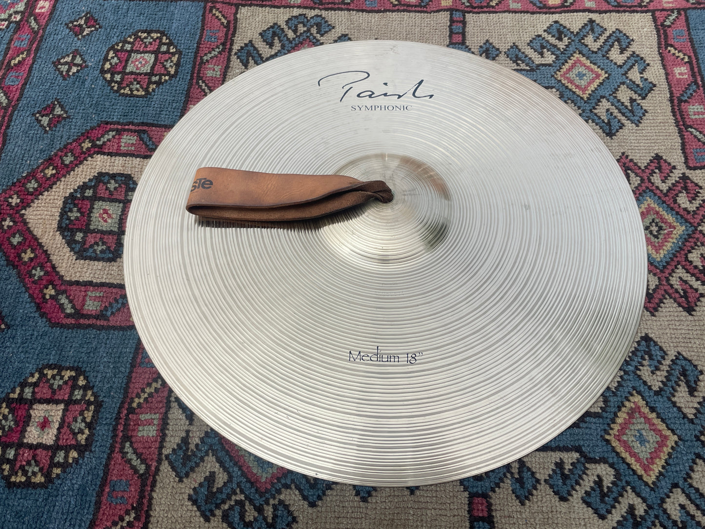 18" Paiste Signature Medium Symphonic Hand Cymbal Pair