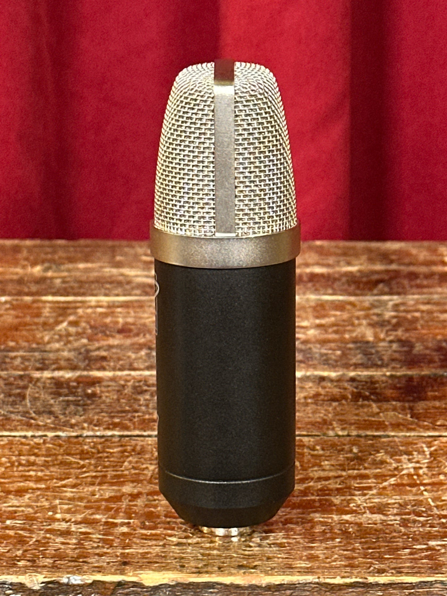 Roswell Mini K47 Condenser Microphone w/ Shockmount & Case 1 of 2