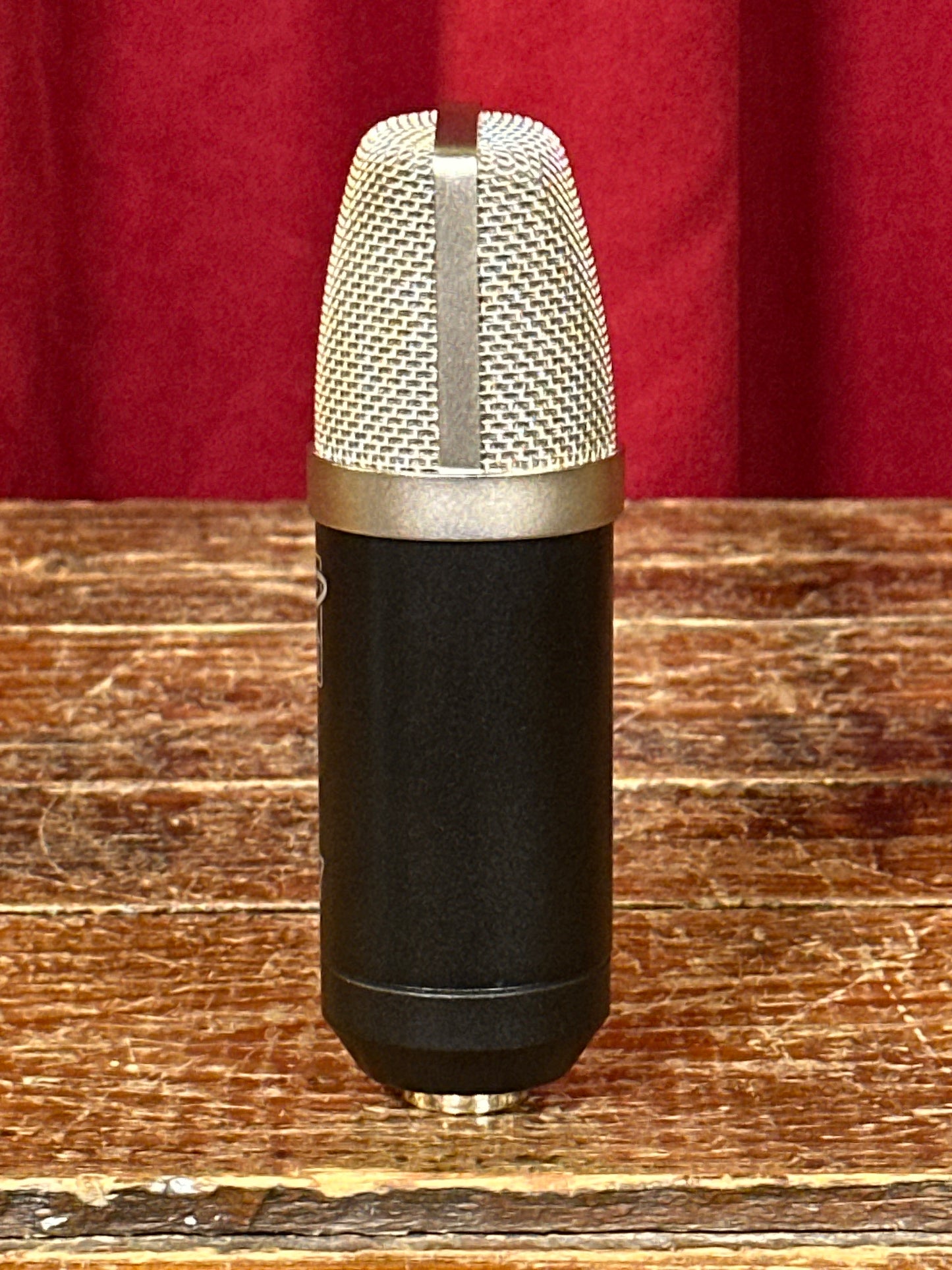 Roswell Mini K47 Condenser Microphone w/ Shockmount & Case 2 of 2