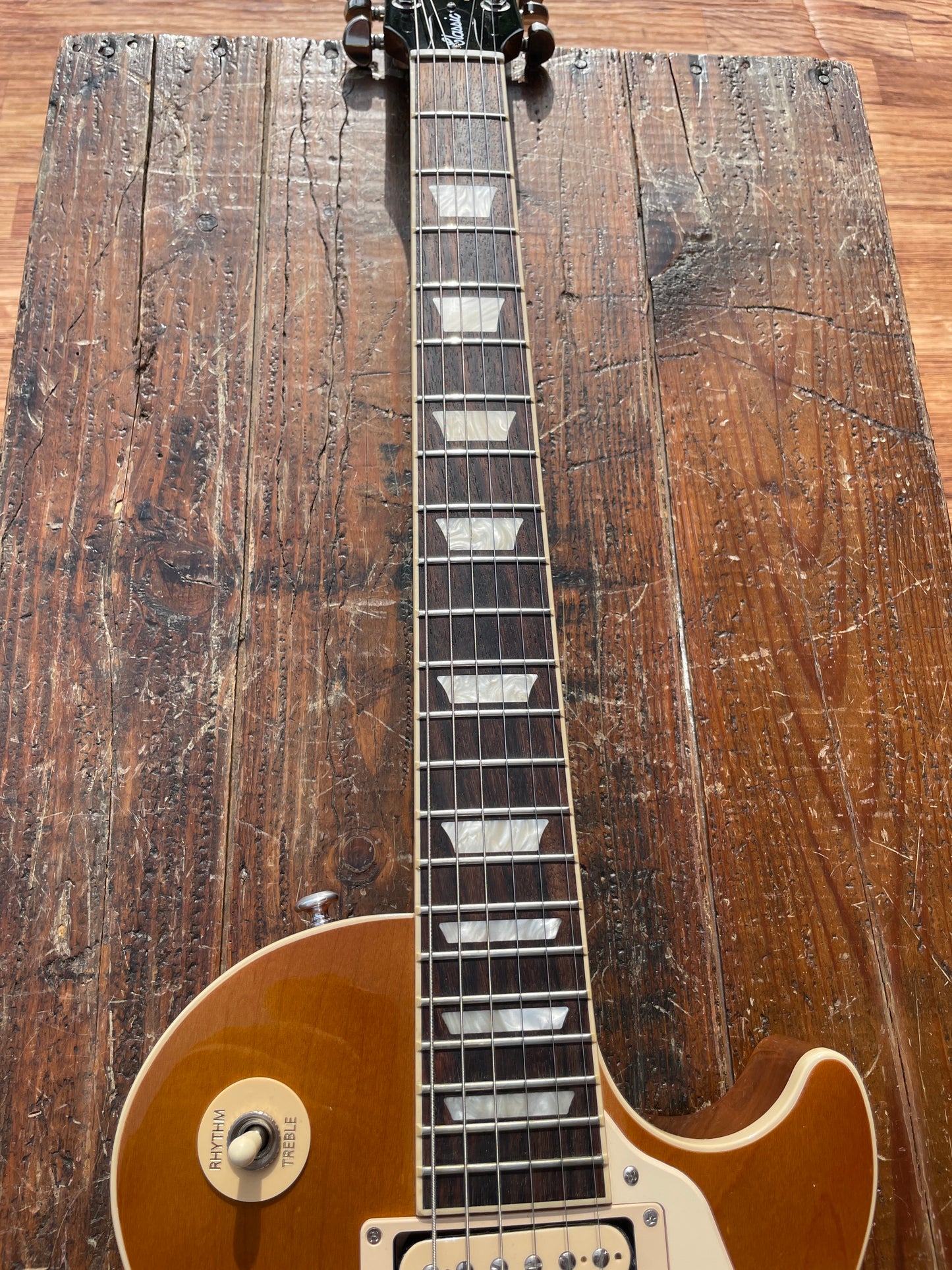 2021 Gibson Les Paul Classic Guitar Honeyburst w/ OHSC