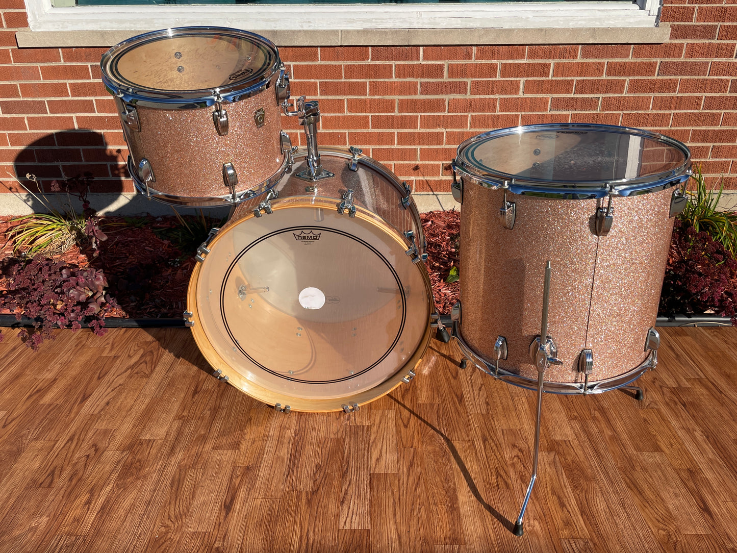 Ludwig Classic Maple Fab Outfit Drum Set Champagne Sparkle 22/13/16
