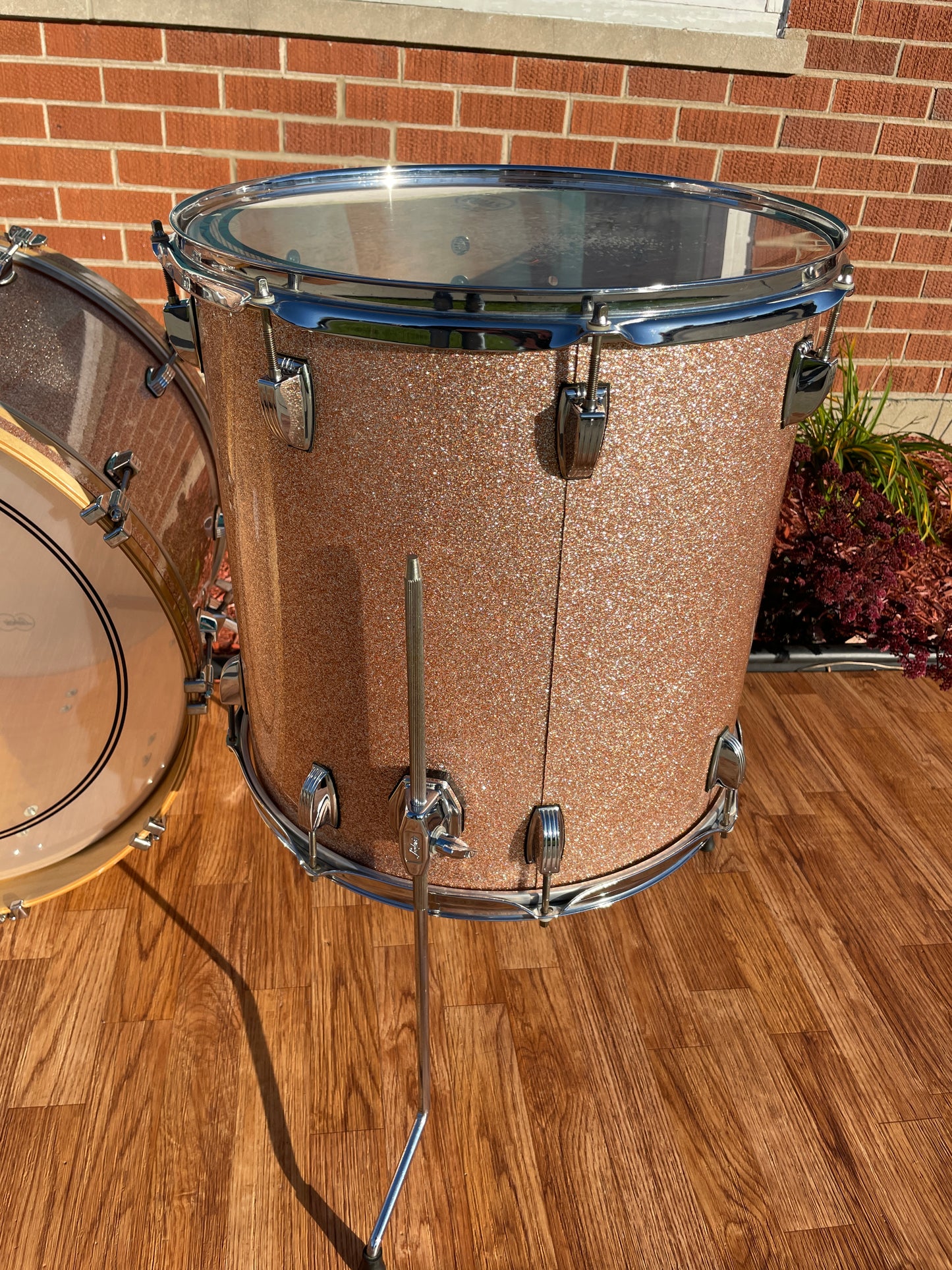 Ludwig Classic Maple Fab Outfit Drum Set Champagne Sparkle 22/13/16
