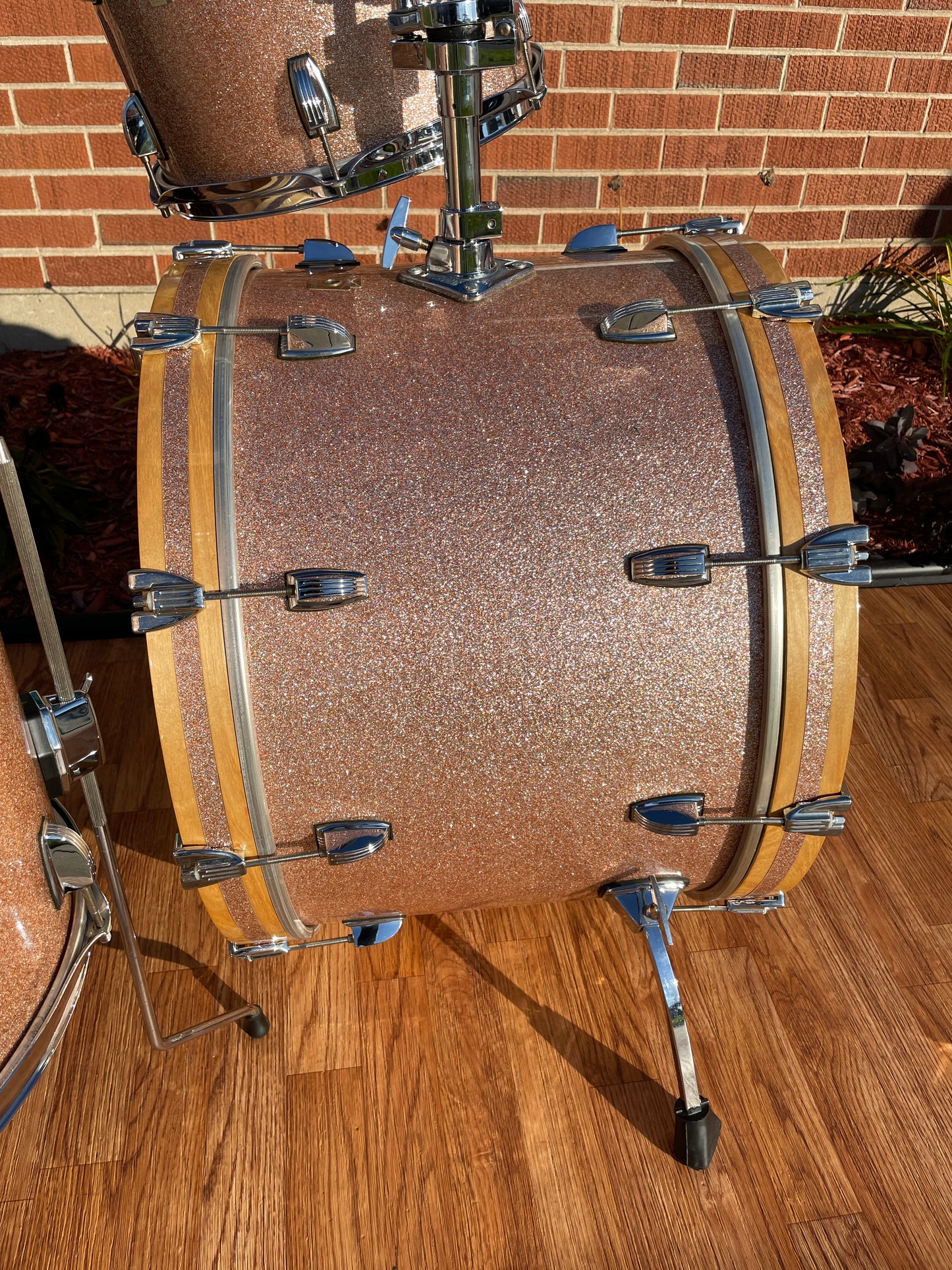 Ludwig Classic Maple Fab Outfit Drum Set Champagne Sparkle 22/13/16