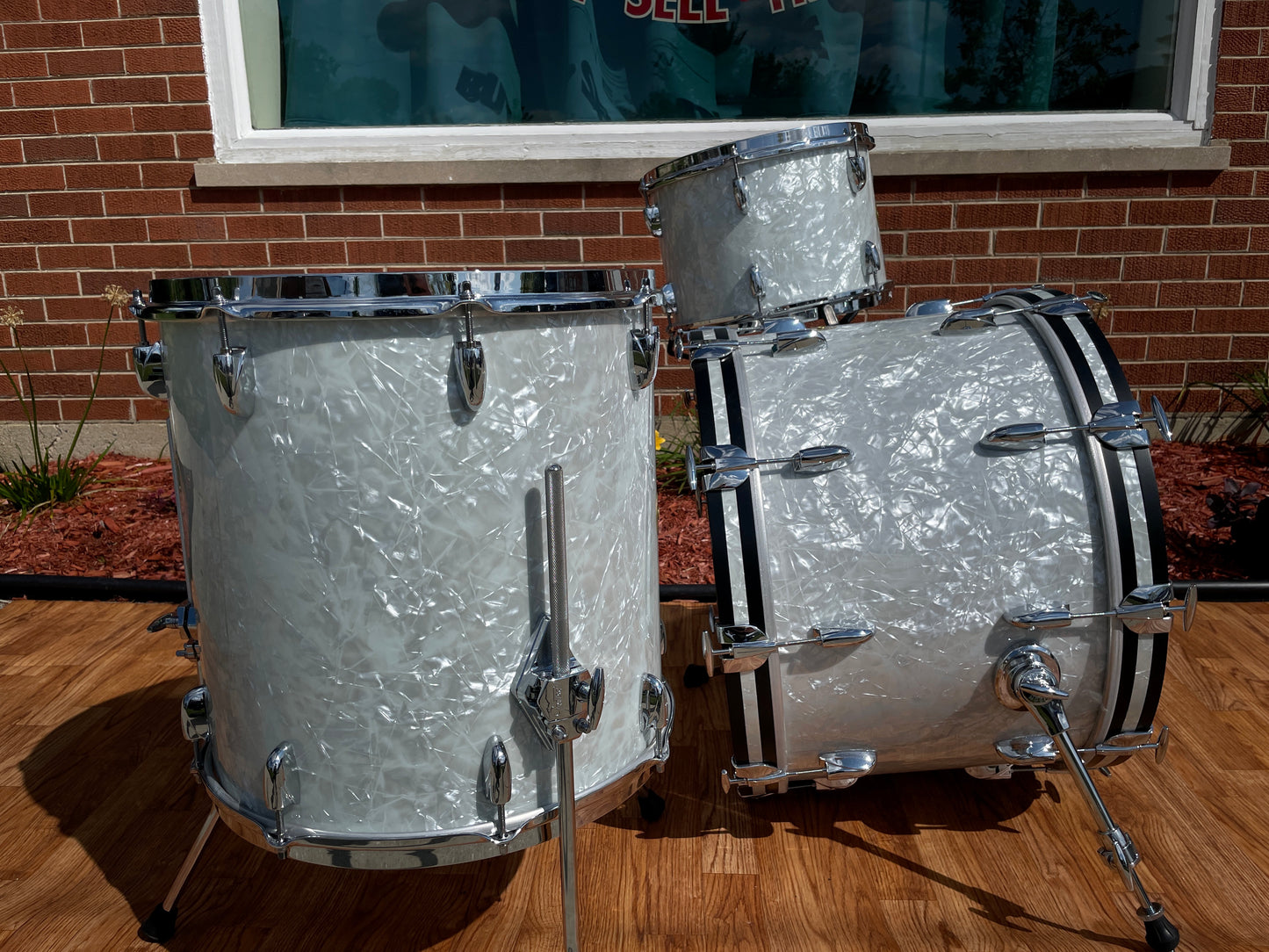 Gretsch Broadkaster Drum Set White Marine Pearl, Side View