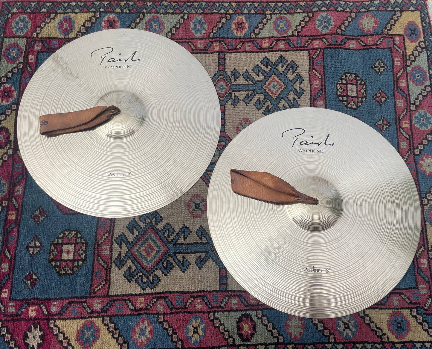 18" Paiste Signature Medium Symphonic Hand Cymbal Pair