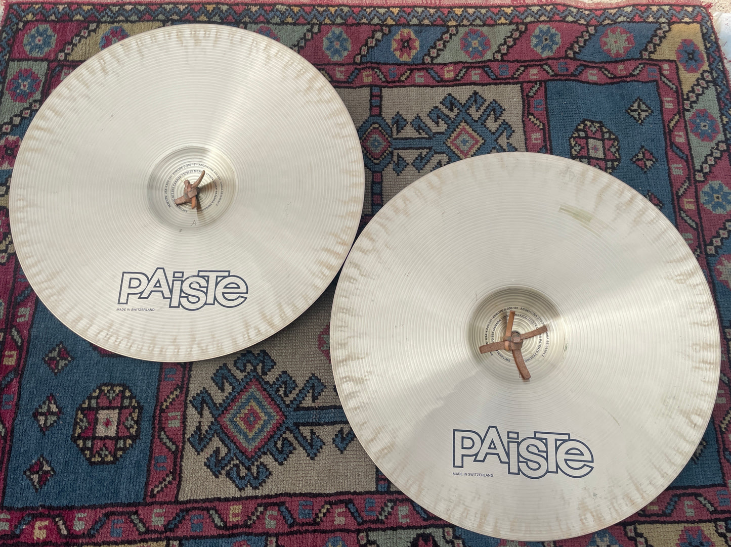 18" Paiste Signature Medium Symphonic Hand Cymbal Pair