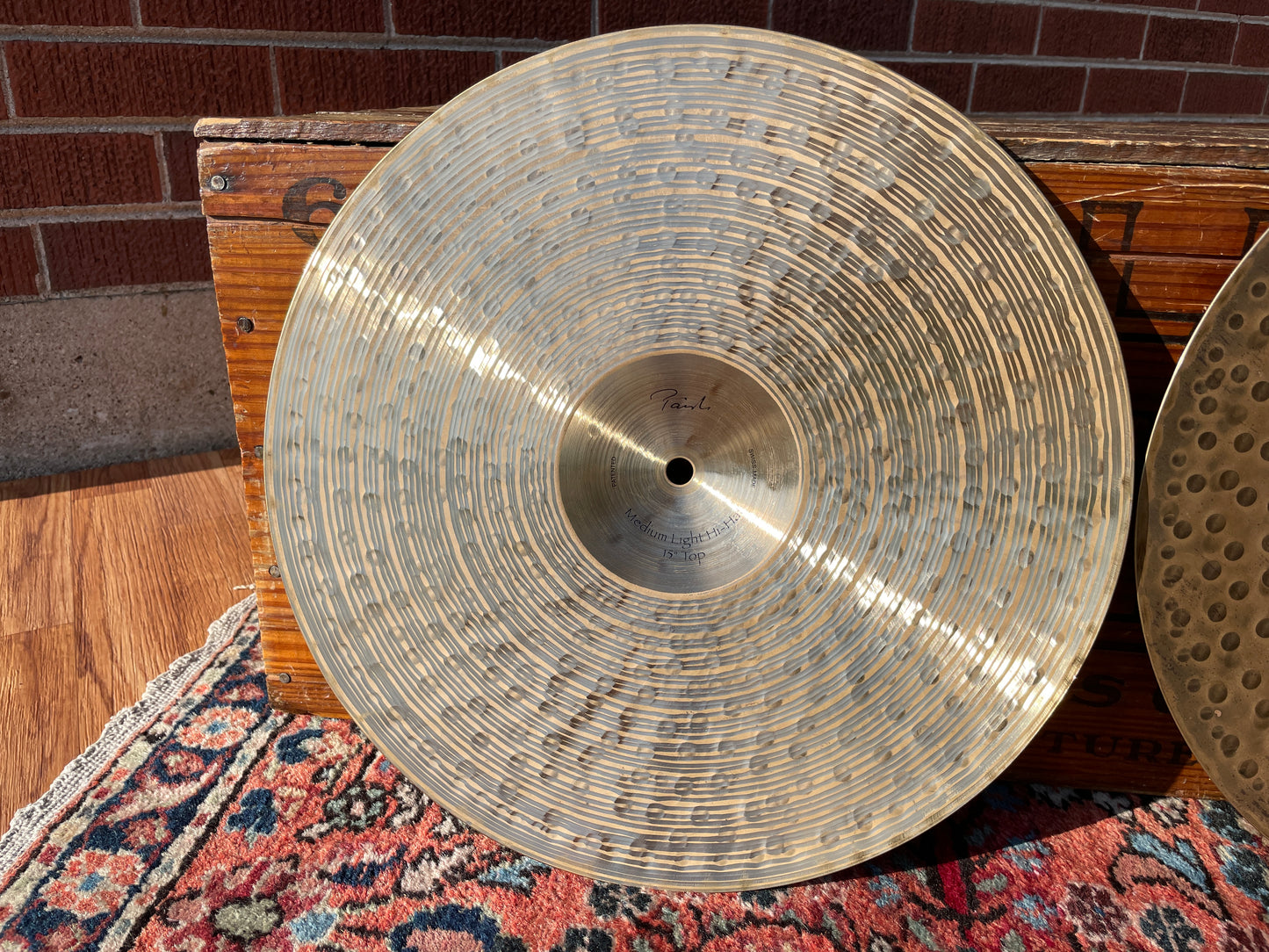 15" Paiste Signature Traditional Medium Light Hi-Hat Cymbal Pair 1084g/1446g