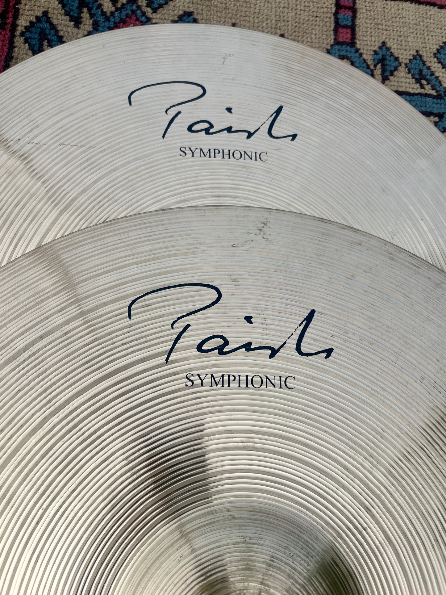 18" Paiste Signature Medium Symphonic Hand Cymbal Pair