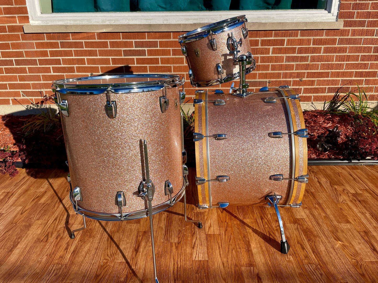 Ludwig Classic Maple Fab Outfit Drum Set Champagne Sparkle 22/13/16