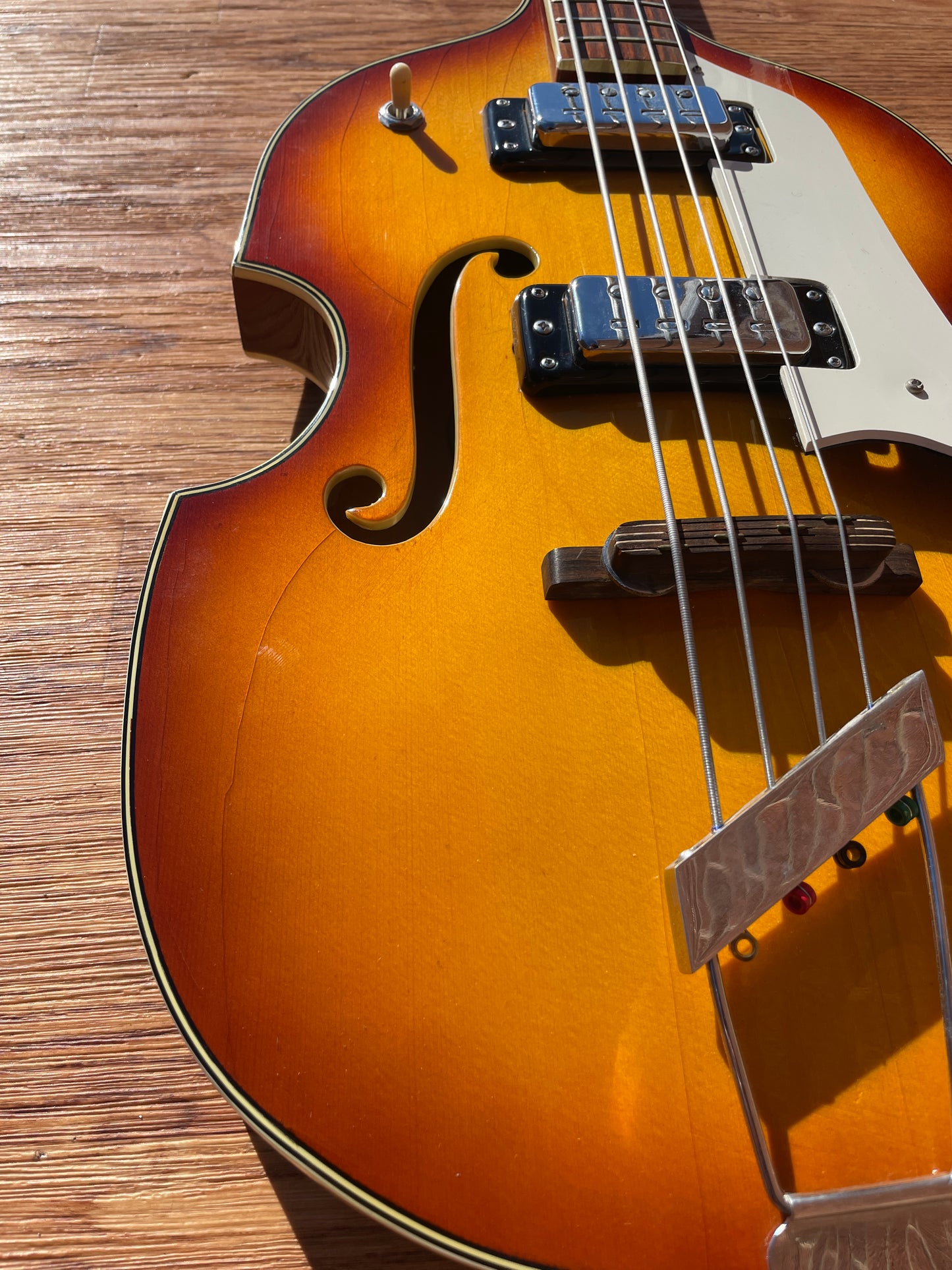 Vintage Domino Violin Beatle Short Scale Bass Sunburst MIJ w/ OHSC