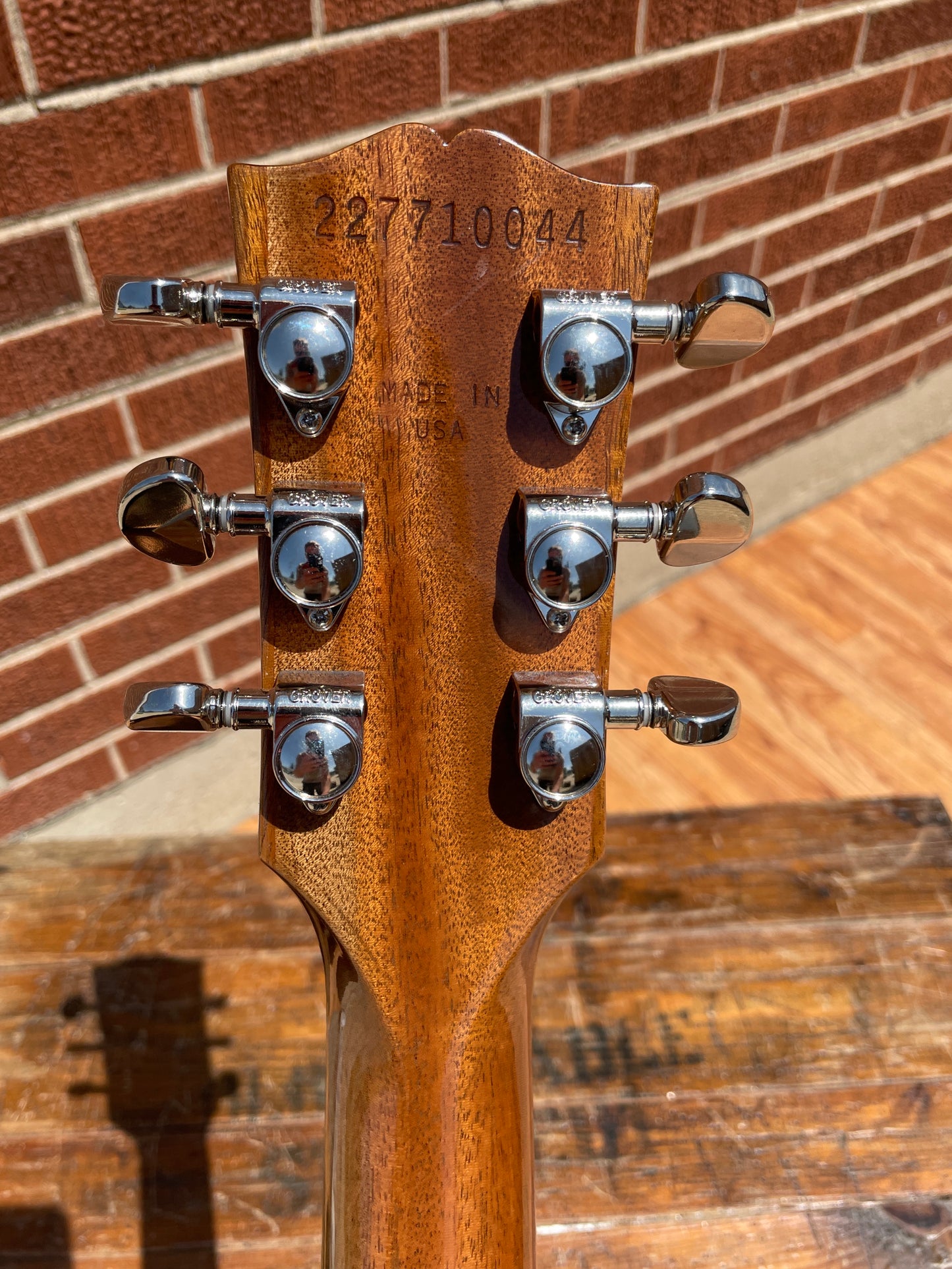 2021 Gibson Les Paul Classic Guitar Honeyburst w/ OHSC