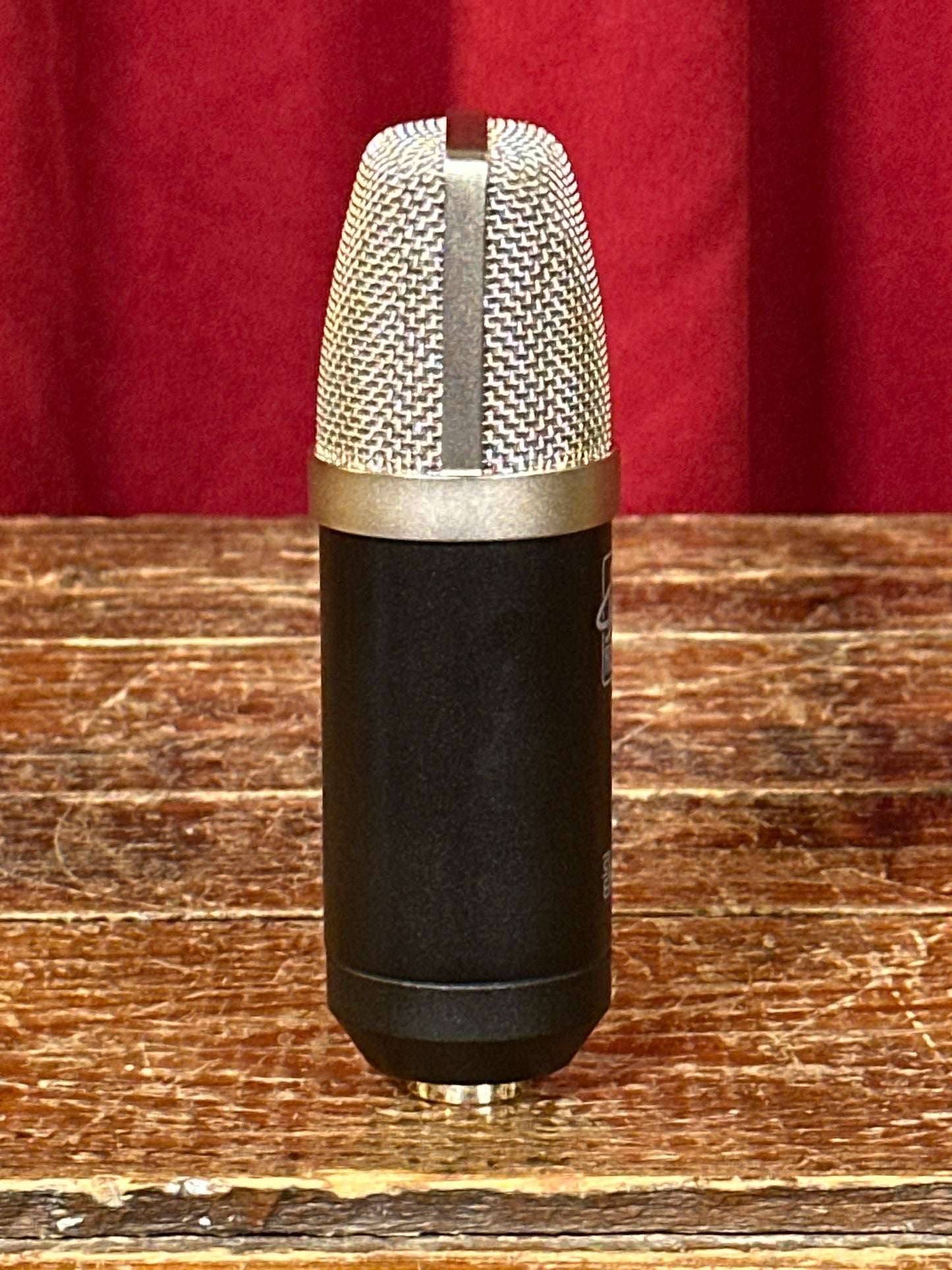 Roswell Mini K47 Condenser Microphone w/ Shockmount & Case 2 of 2