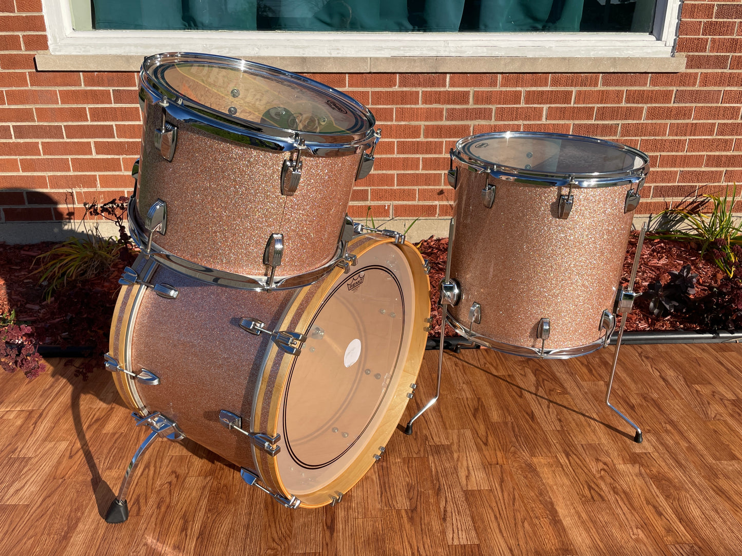 Ludwig Classic Maple Fab Outfit Drum Set Champagne Sparkle 22/13/16