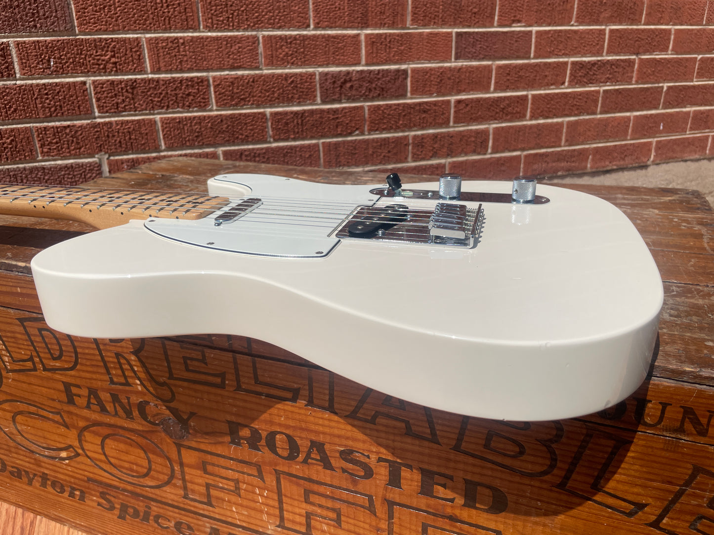 2015 Fender Standard Telecaster Electric Guitar Arctic White MIM