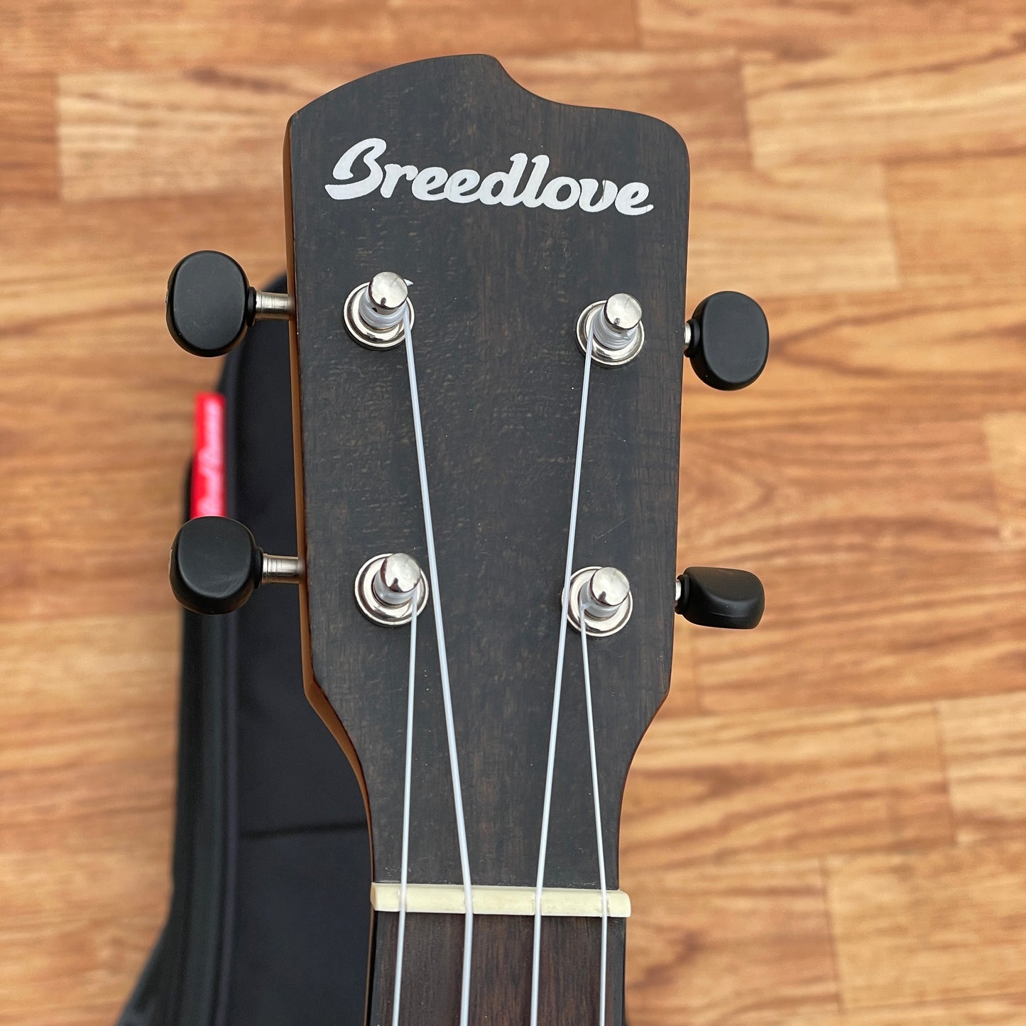 Breedlove Pursuit Exotic CE Myrtlewood Tenor Ukulele Acoustic-Electric Cinnamon Burst w/ Gig Bag
