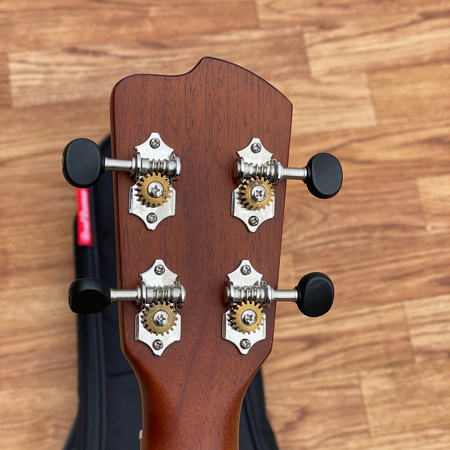 Breedlove Pursuit Exotic CE Myrtlewood Tenor Ukulele Acoustic-Electric Cinnamon Burst w/ Gig Bag