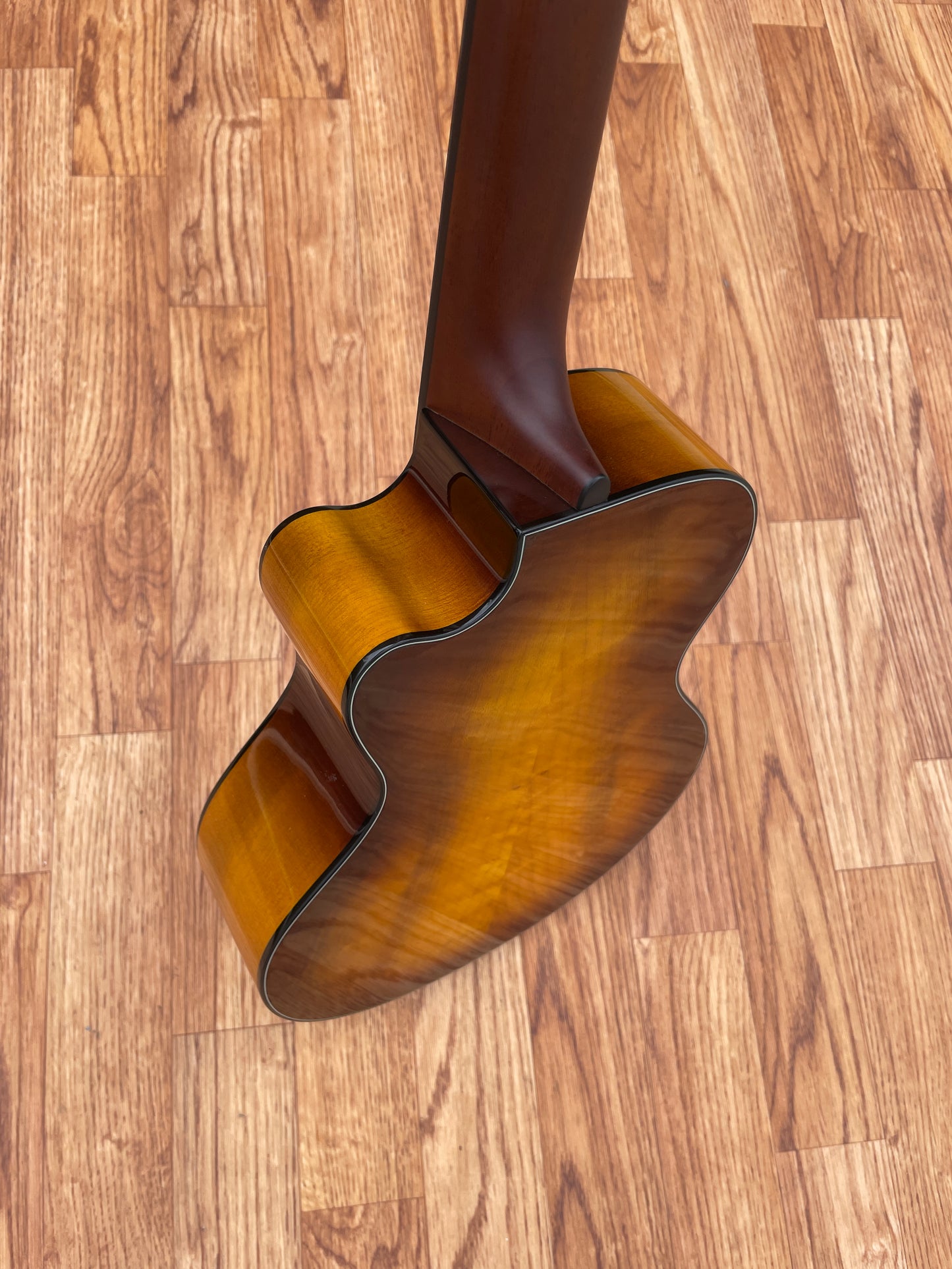 Breedlove Pursuit Exotic CE Myrtlewood Tenor Ukulele Acoustic-Electric Cinnamon Burst w/ Gig Bag