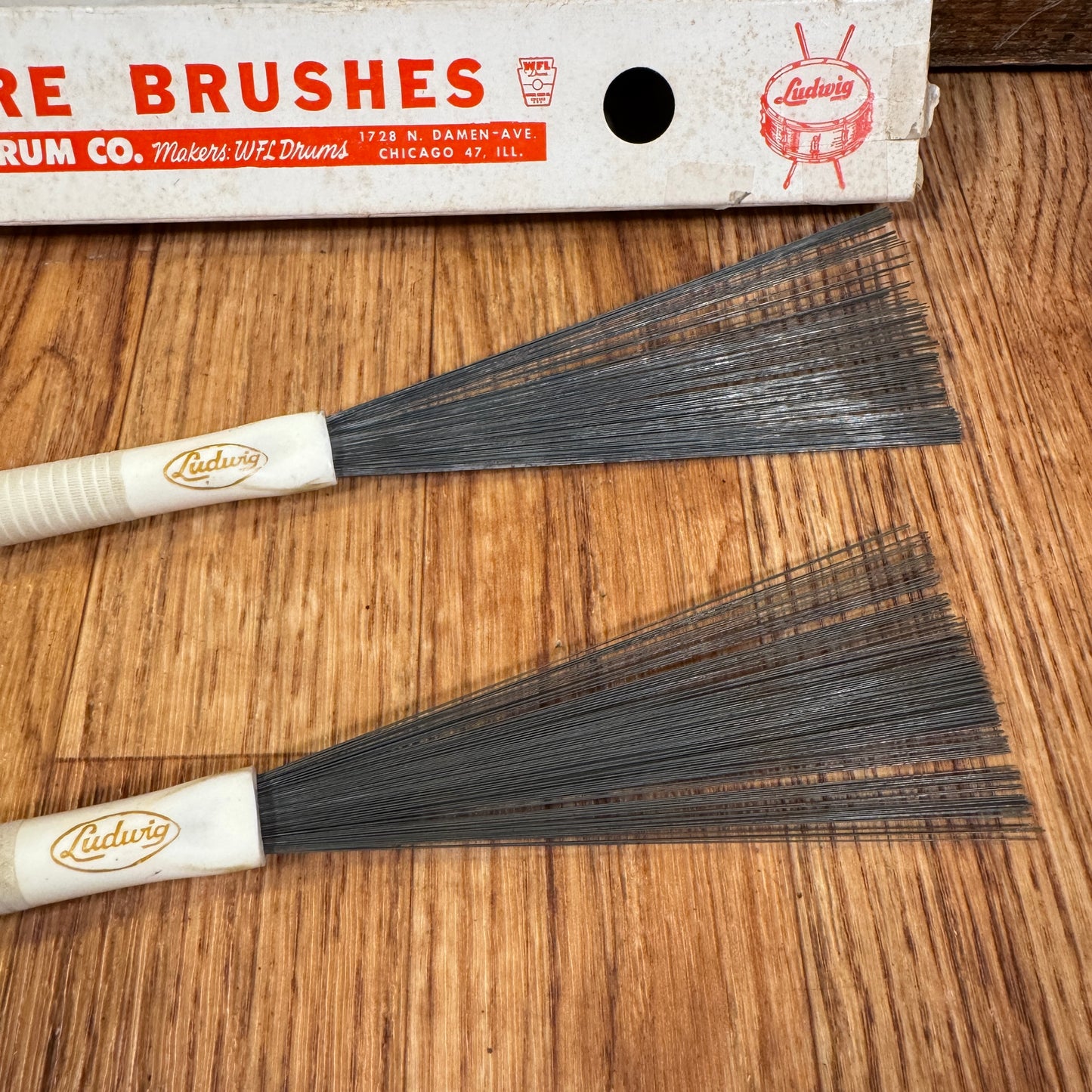 1960s Ludwig No. 195 White Plastic Model Retractable Brushes