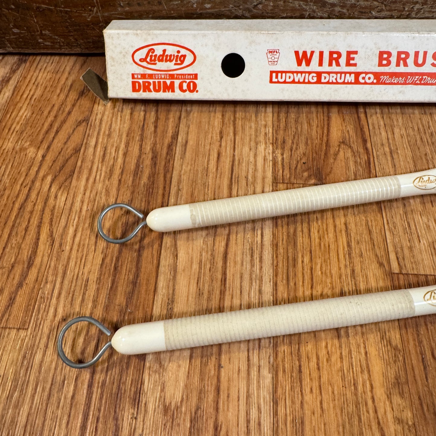1960s Ludwig No. 195 White Plastic Model Retractable Brushes