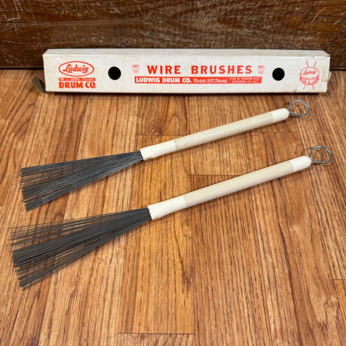 1960s Ludwig No. 195 White Plastic Model Retractable Brushes