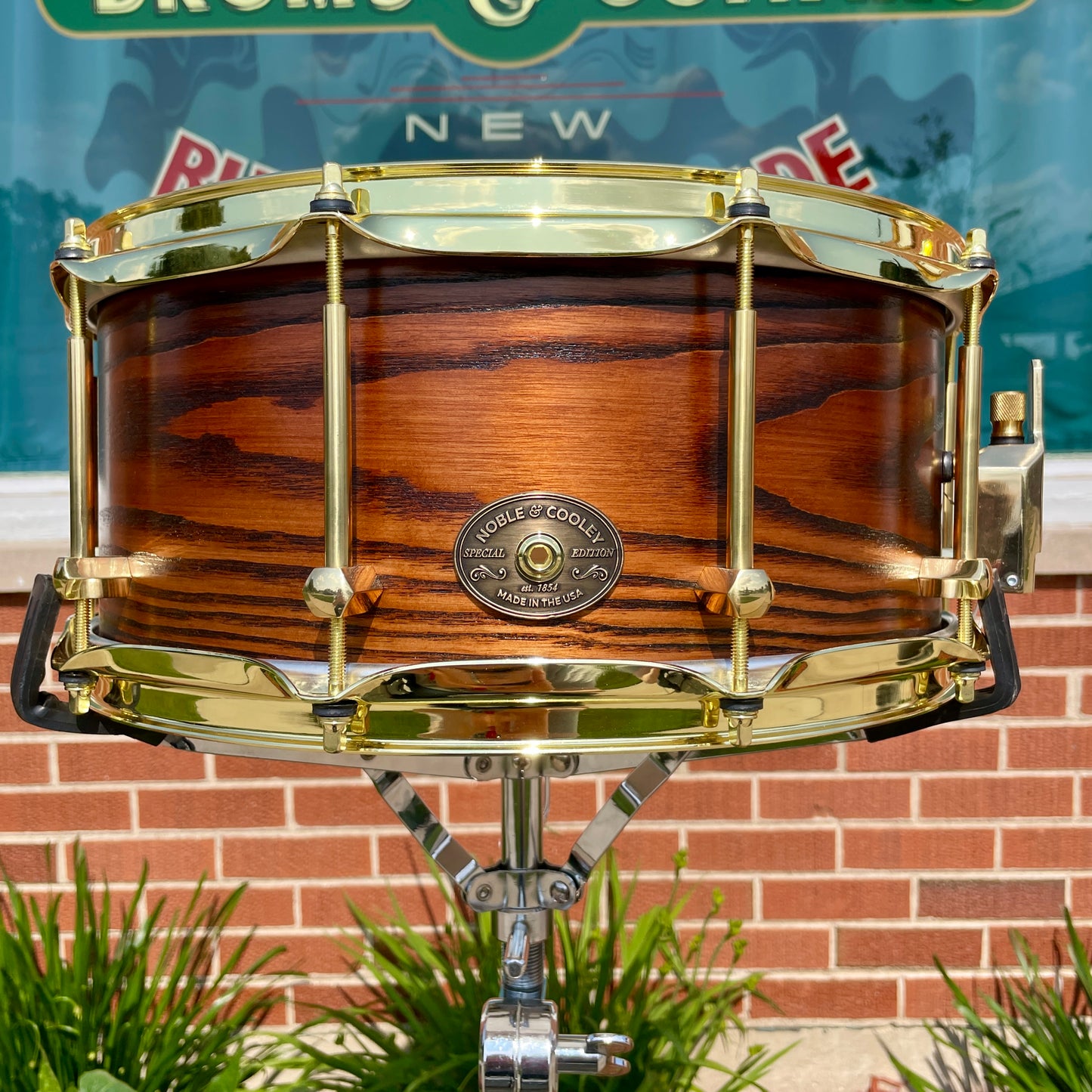 Noble & Cooley 6x14 Special Edition Solid Shell Classic Sassafras Snare Drum Honey Maple Satin