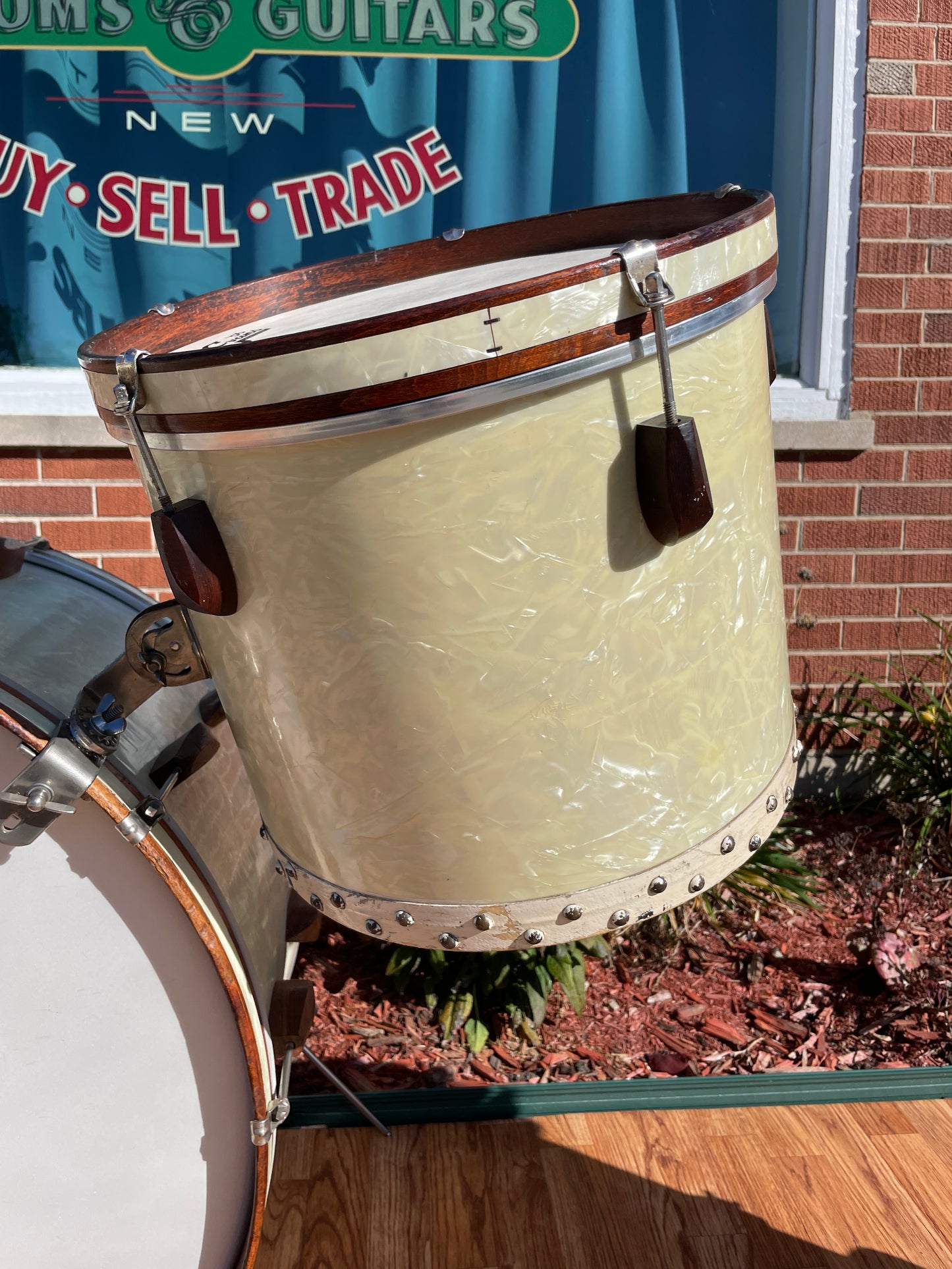 1940s Slingerland Rolling Bomber Drum Set 26/13/14/16 w/ 7x14 Snare White Marine Pearl *Video Demo*