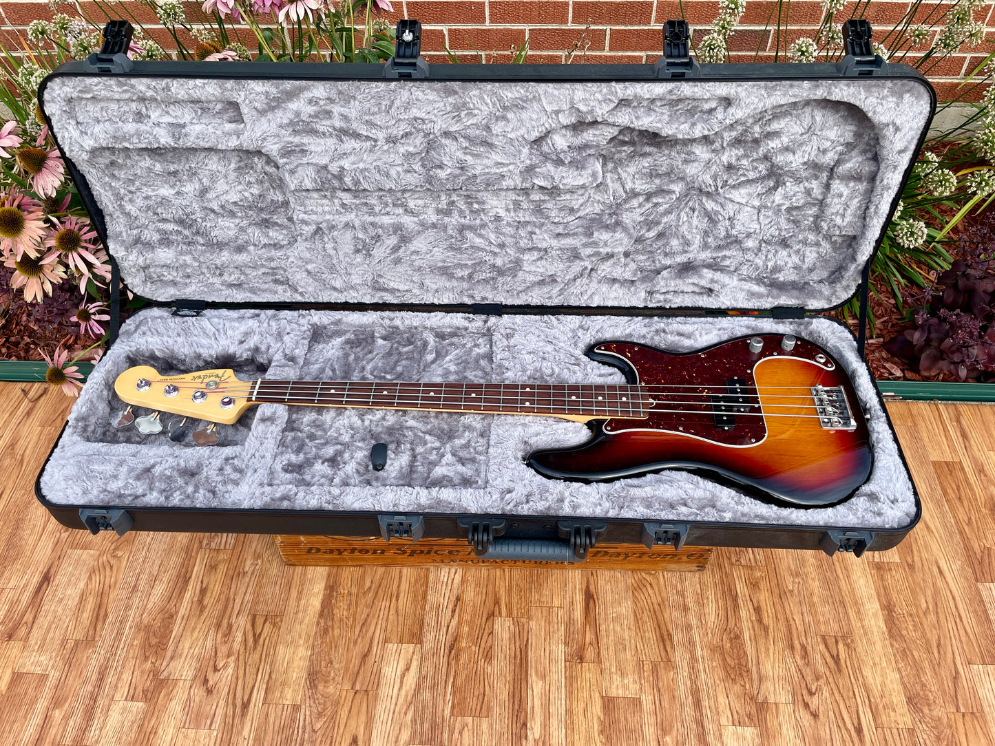 2017 Fender American Professional Precision Bass 3-Color Sunburst w/ OHSC