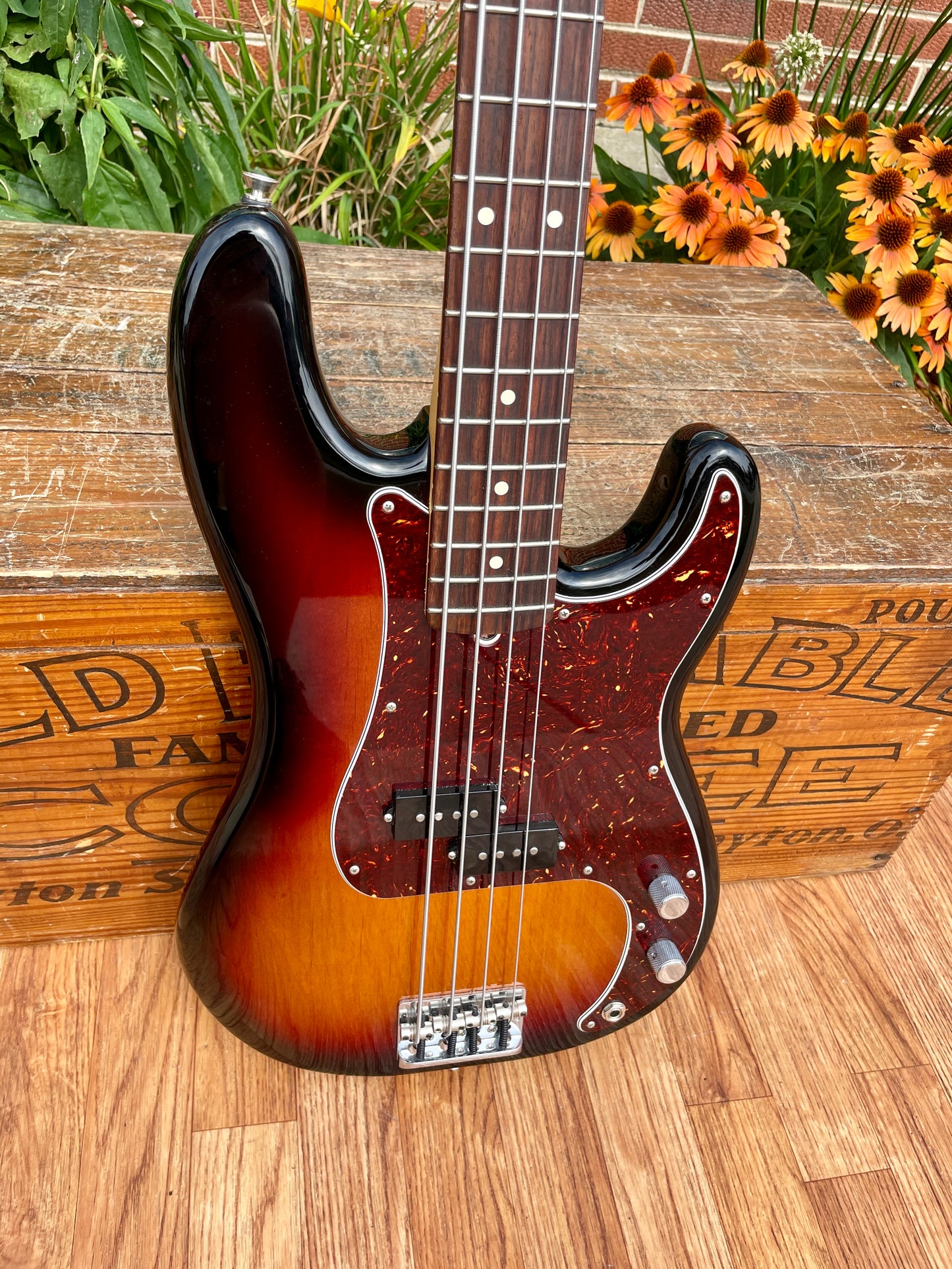 2017 Fender American Professional Precision Bass 3-Color Sunburst w/ OHSC