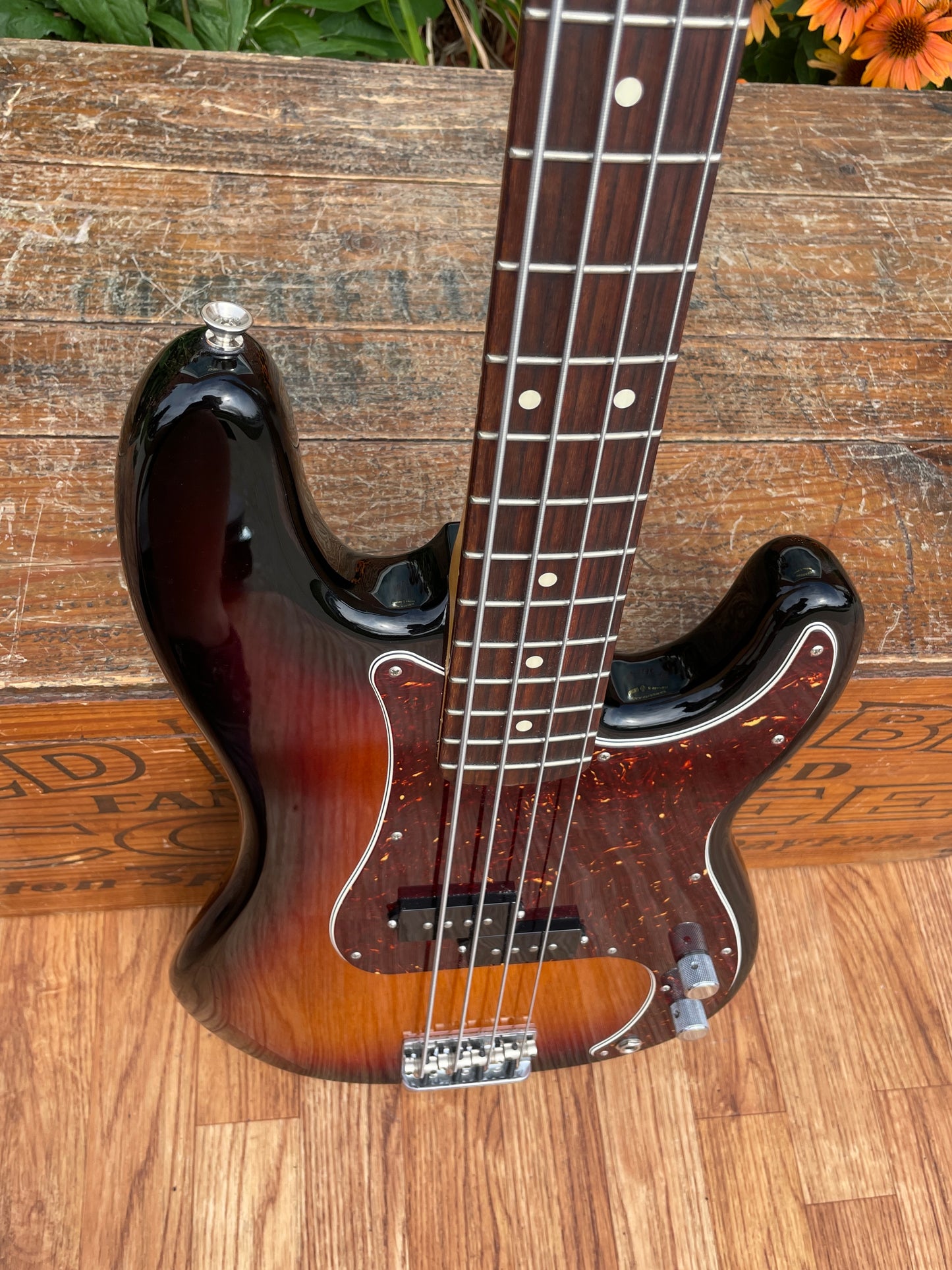 2017 Fender American Professional Precision Bass 3-Color Sunburst w/ OHSC