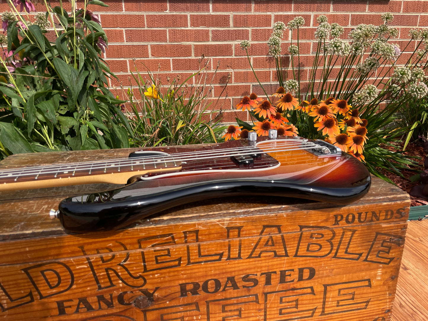 2017 Fender American Professional Precision Bass 3-Color Sunburst w/ OHSC