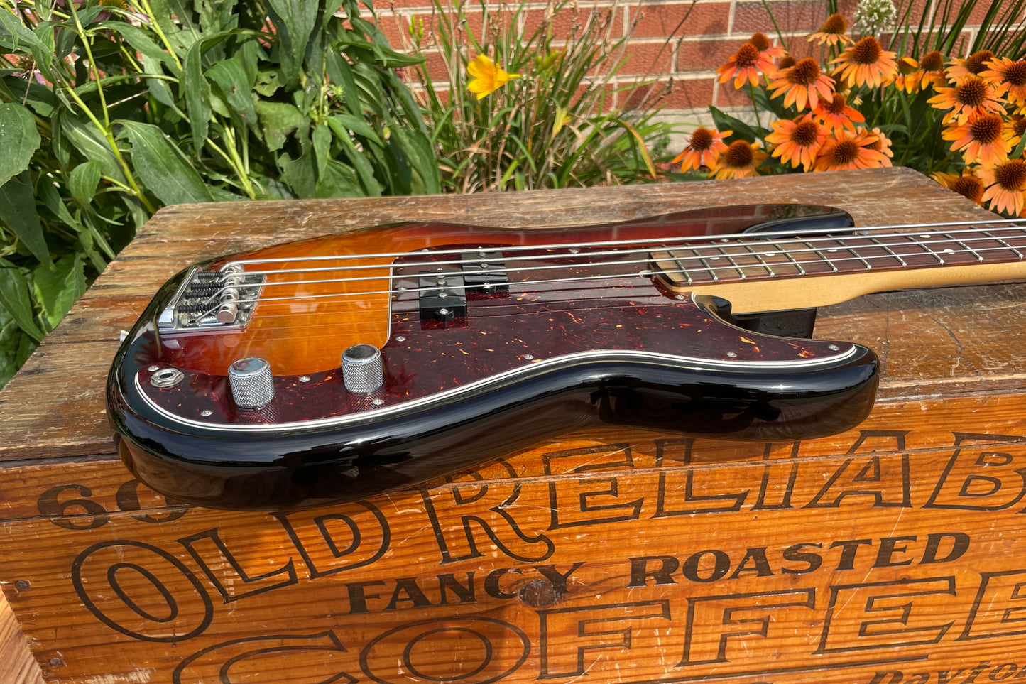 2017 Fender American Professional Precision Bass 3-Color Sunburst w/ OHSC