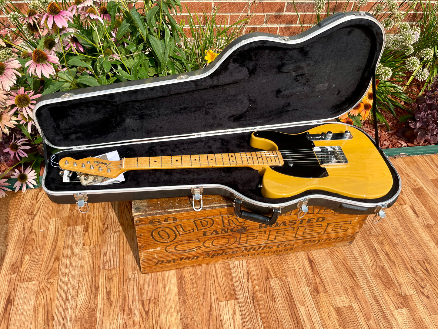 2001 Fender American Vintage '52 Telecaster Reissue Electric Guitar Butterscotch Blonde w/ Case 52RI