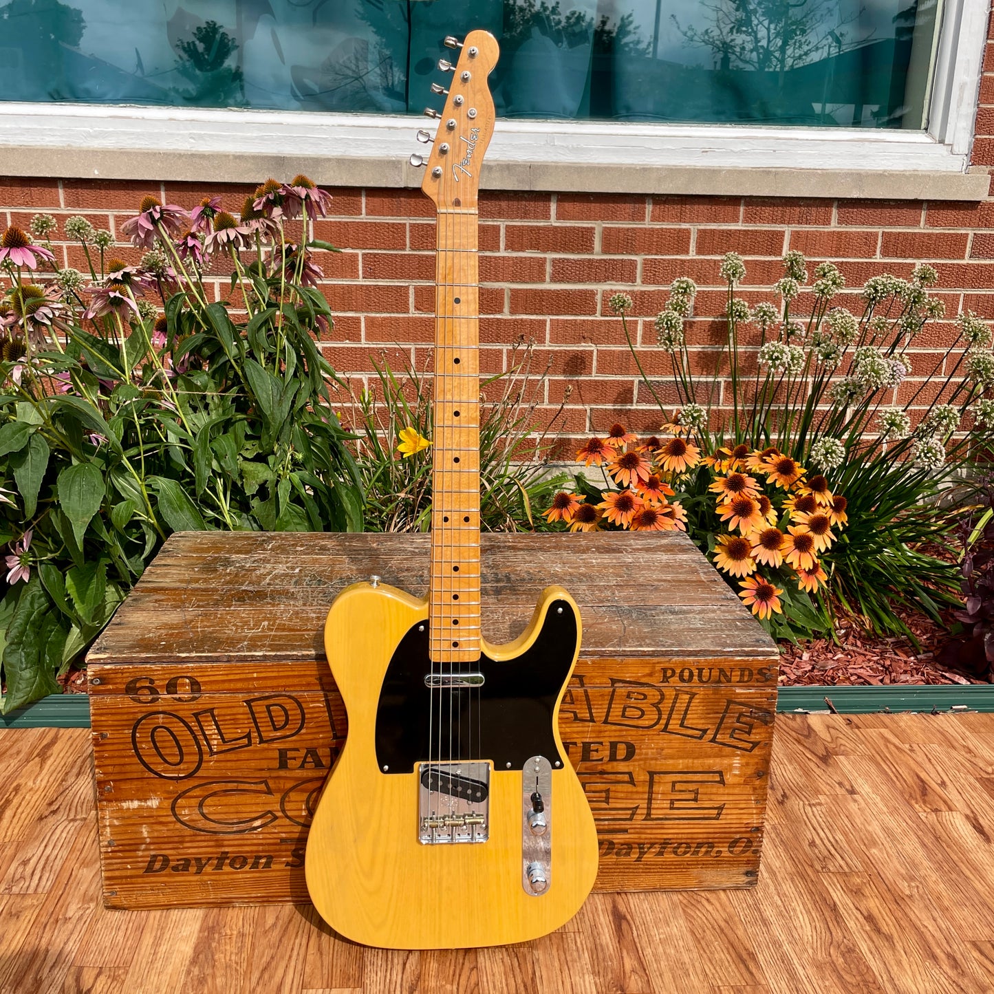 2001 Fender American Vintage '52 Telecaster Reissue Electric Guitar Butterscotch Blonde w/ Case 52RI