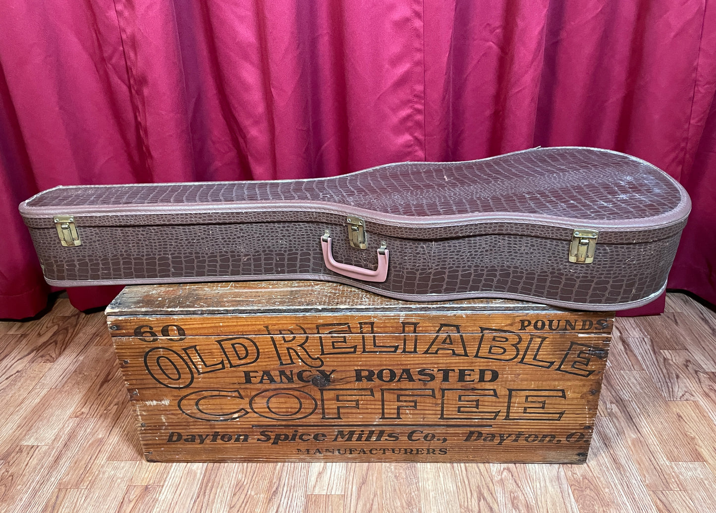 1950s-1960s Gibson LG1/LG2/LG0 Brown Alligator Acoustic Guitar Case