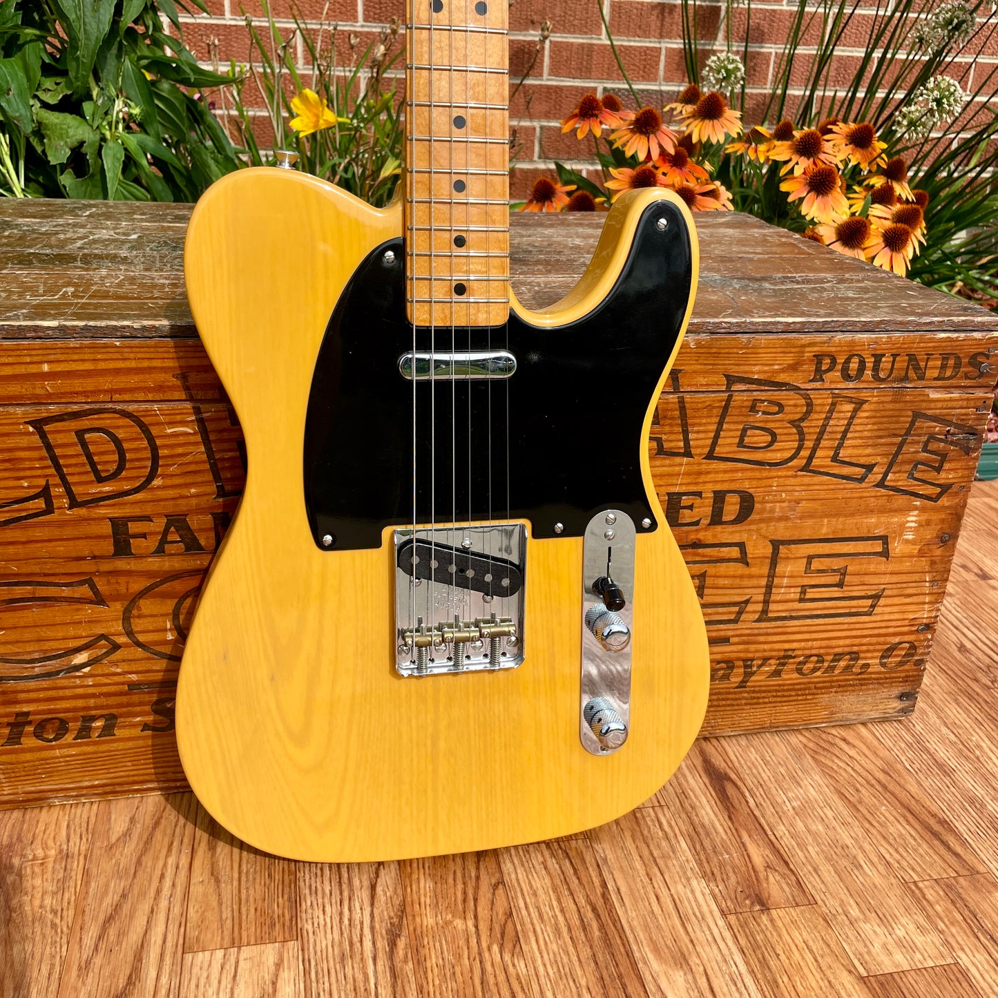 2001 Fender American Vintage '52 Telecaster Reissue Electric Guitar Butterscotch Blonde w/ Case 52RI