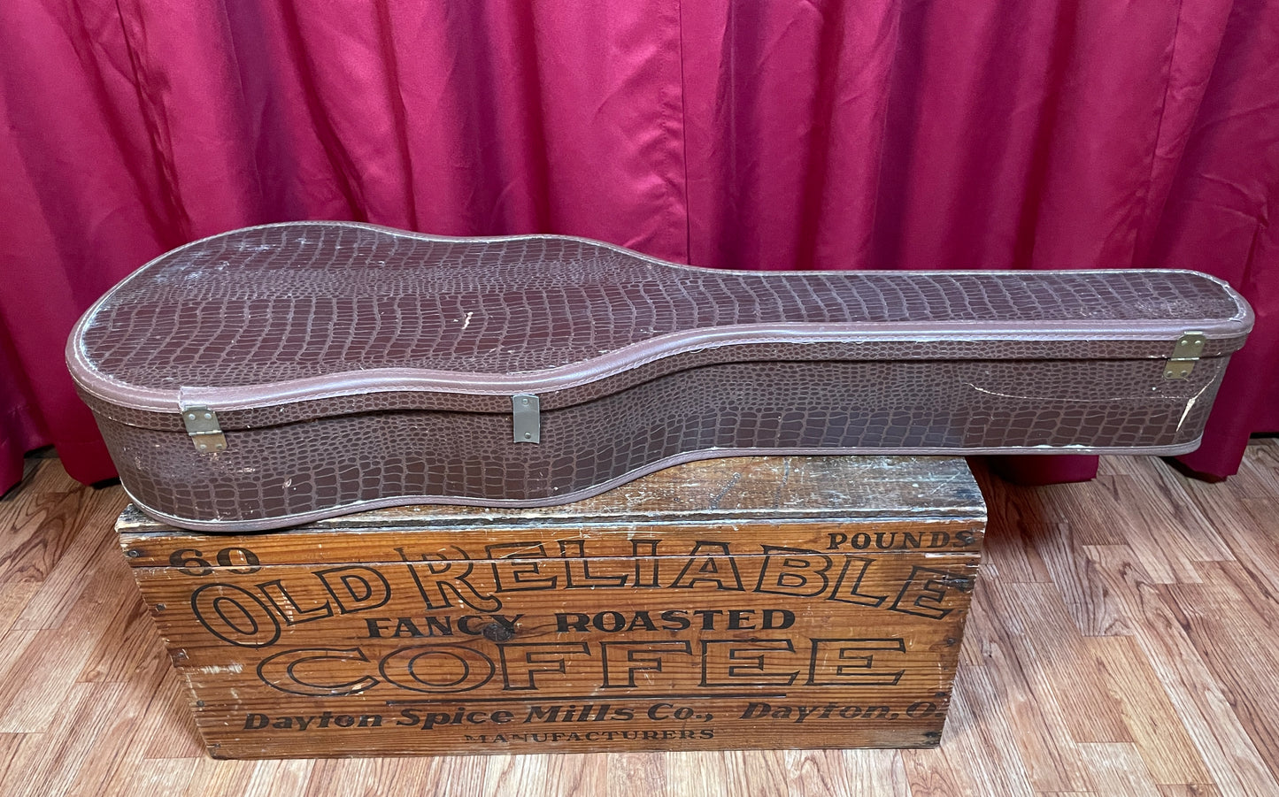 1950s-1960s Gibson LG1/LG2/LG0 Brown Alligator Acoustic Guitar Case
