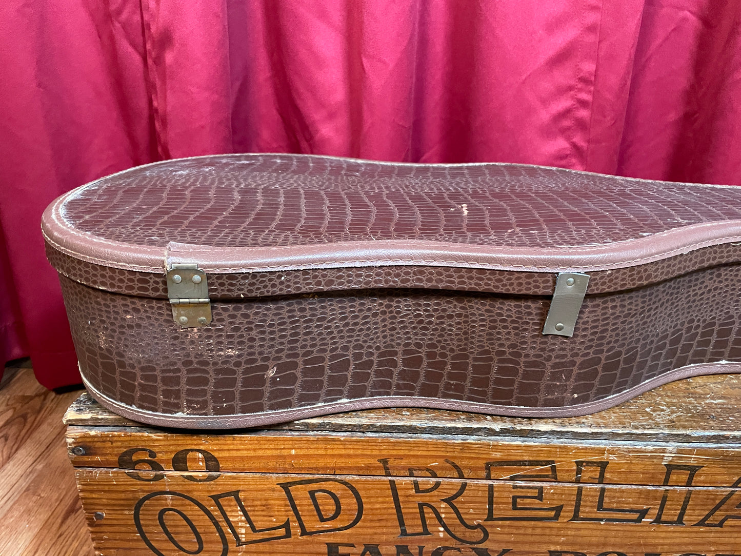 1950s-1960s Gibson LG1/LG2/LG0 Brown Alligator Acoustic Guitar Case