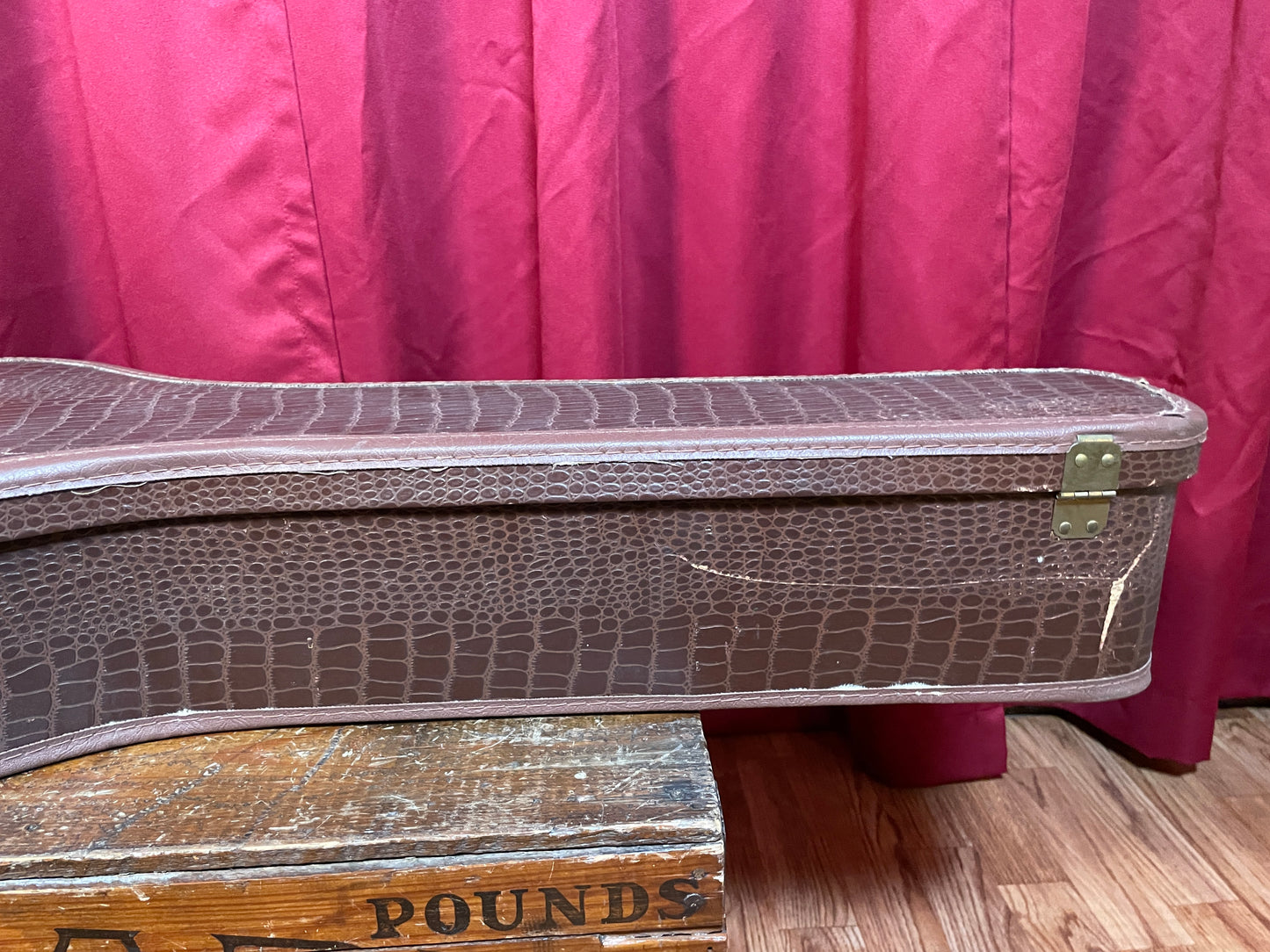 1950s-1960s Gibson LG1/LG2/LG0 Brown Alligator Acoustic Guitar Case