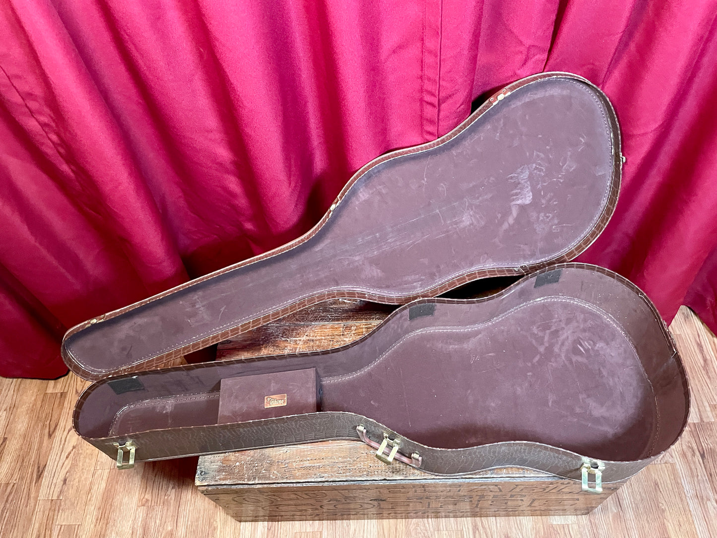 1950s-1960s Gibson LG1/LG2/LG0 Brown Alligator Acoustic Guitar Case