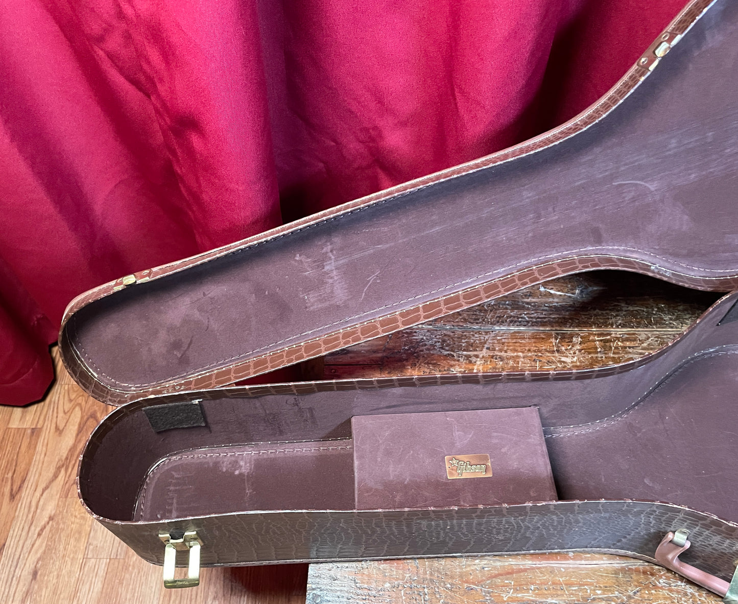 1950s-1960s Gibson LG1/LG2/LG0 Brown Alligator Acoustic Guitar Case